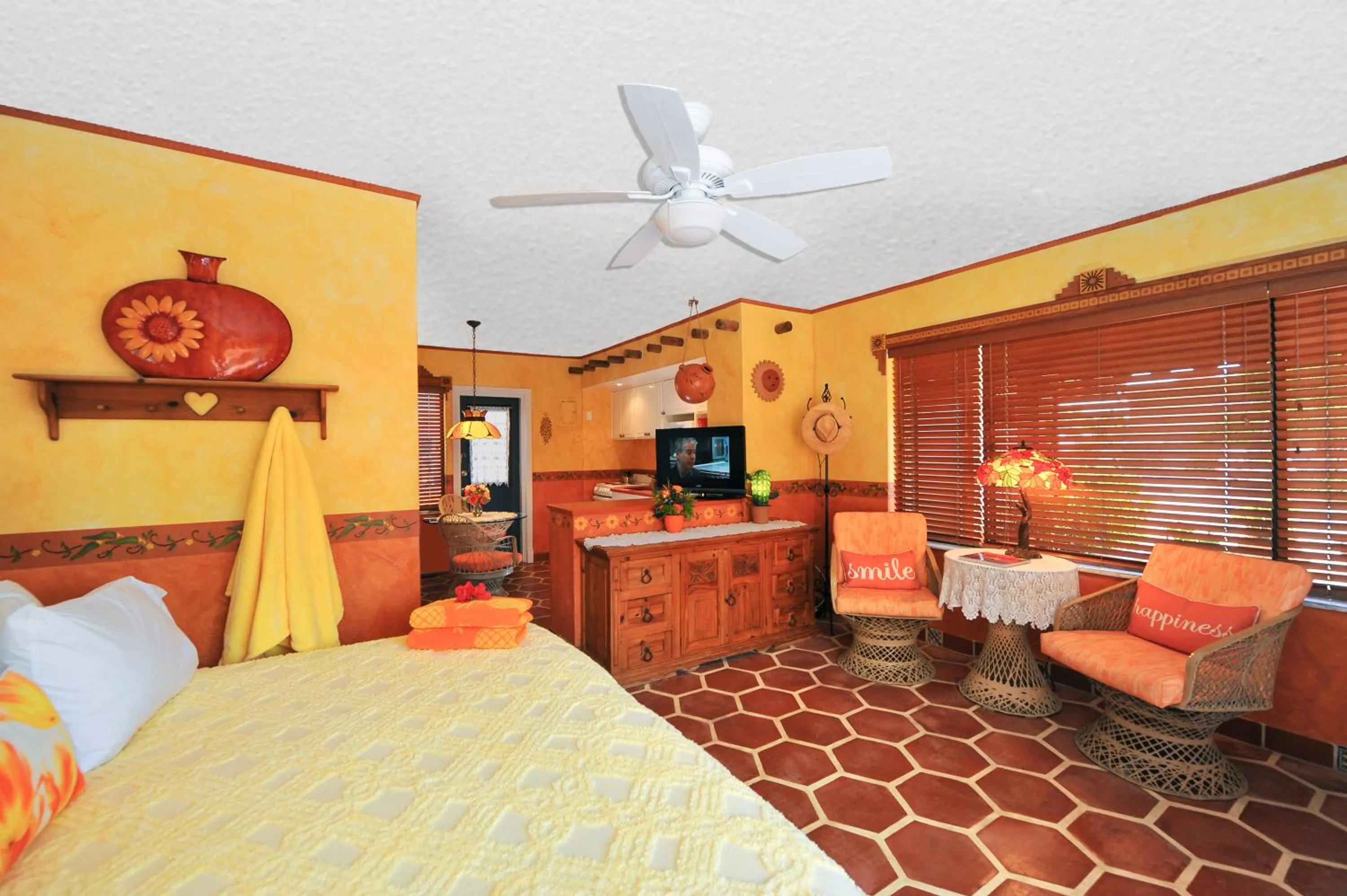 Photo of the whole room, Bed in Blue Seas Courtyard