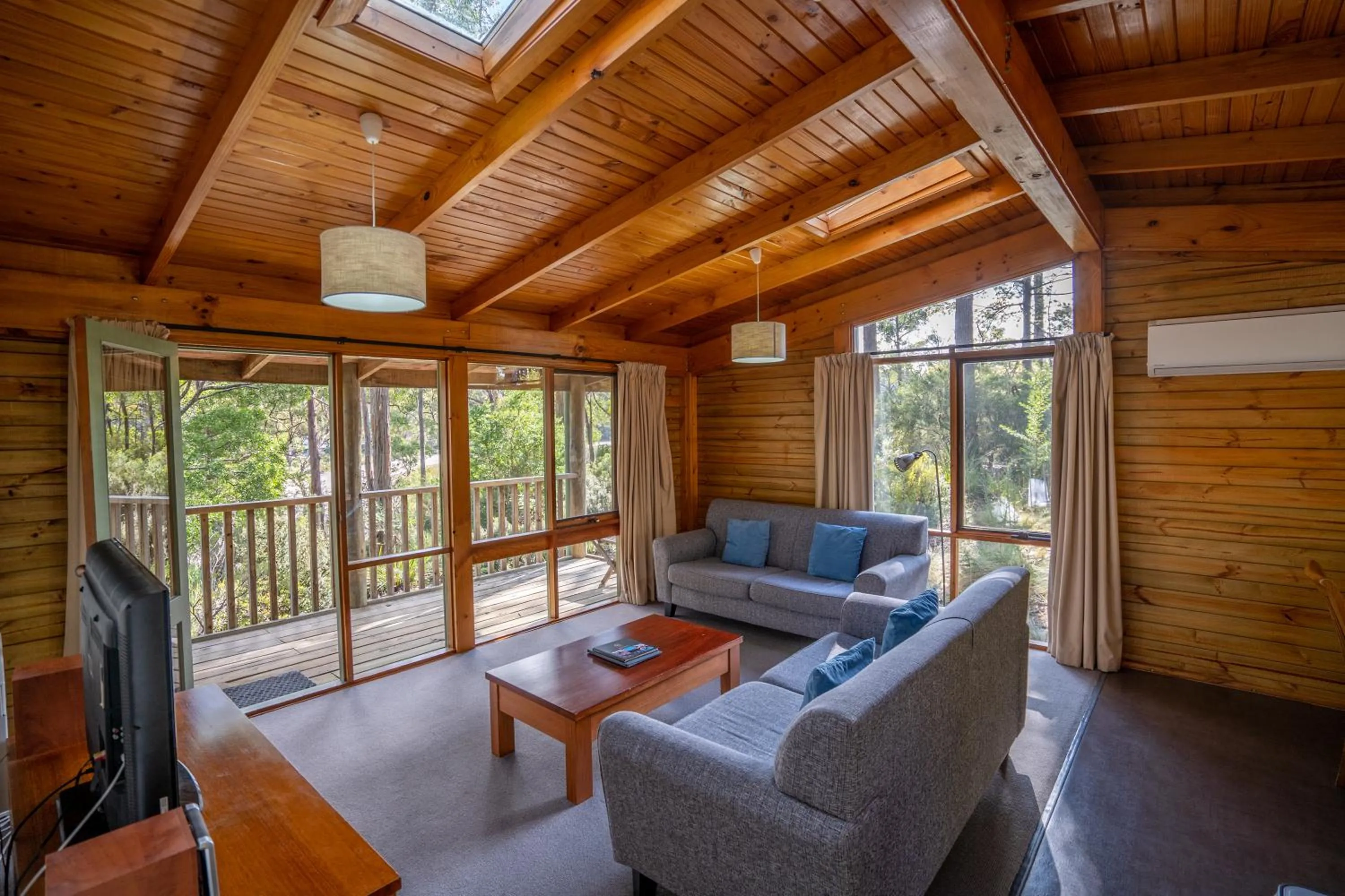 TV and multimedia in Stewarts Bay Lodge