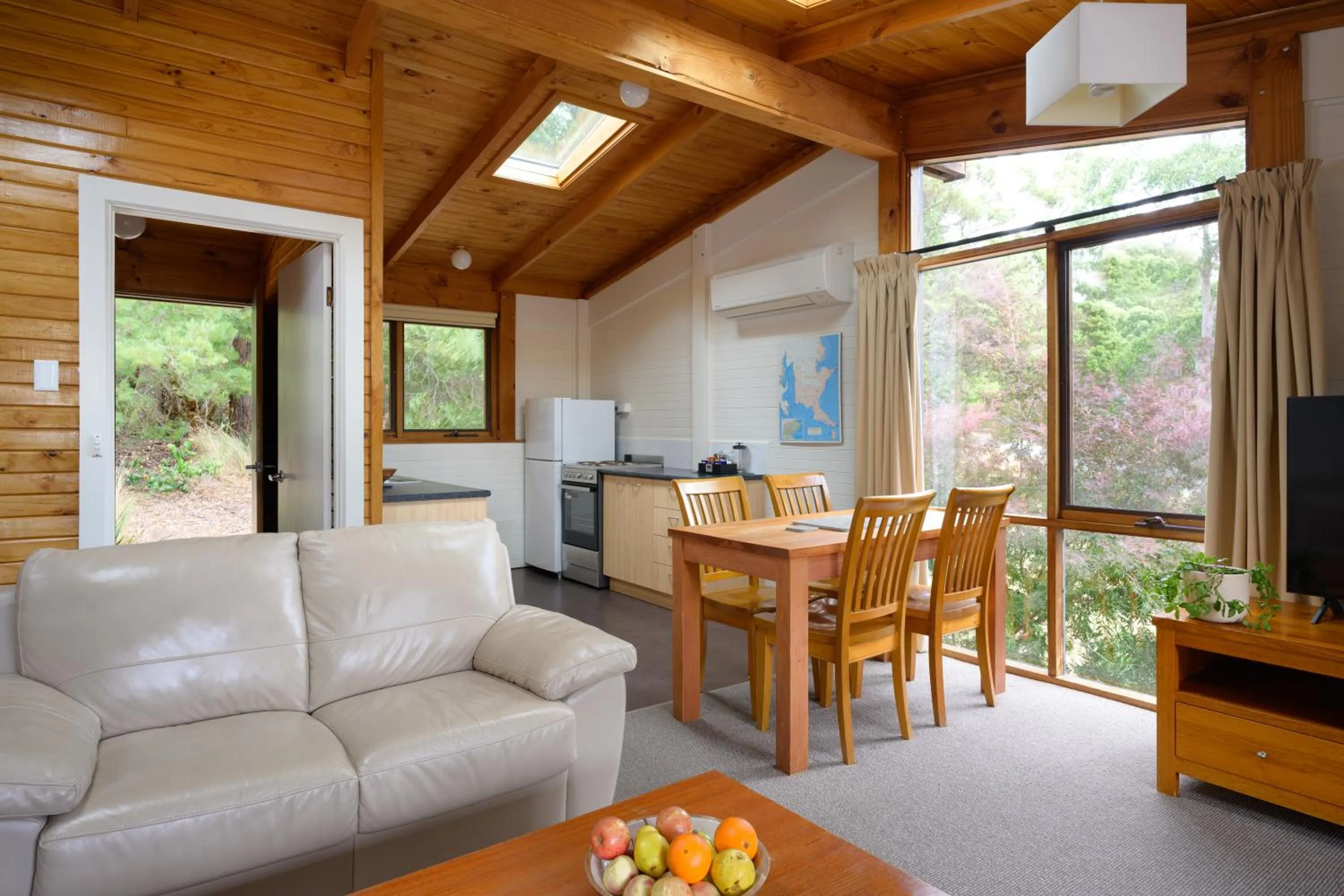 TV and multimedia in Stewarts Bay Lodge