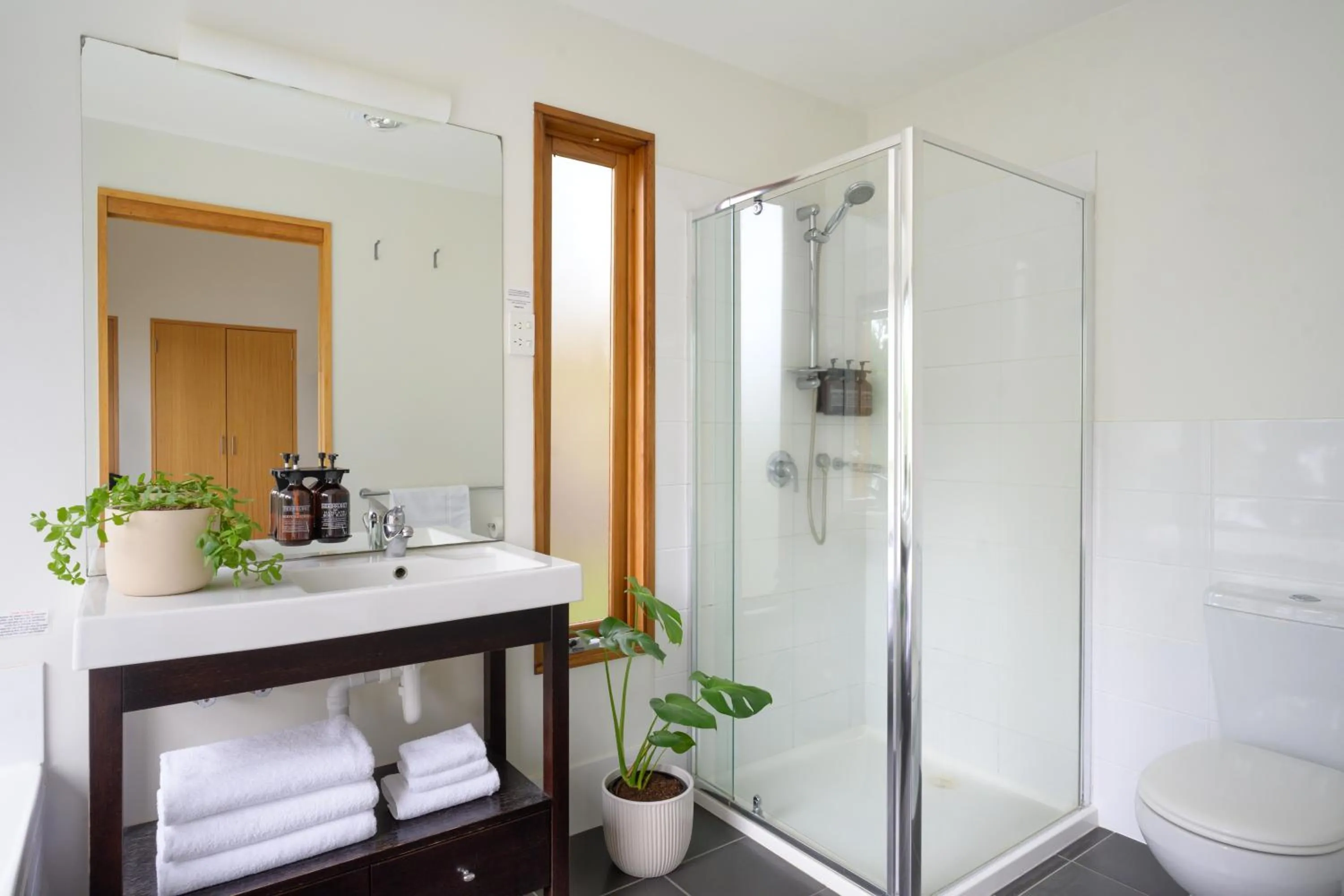 Shower in Stewarts Bay Lodge