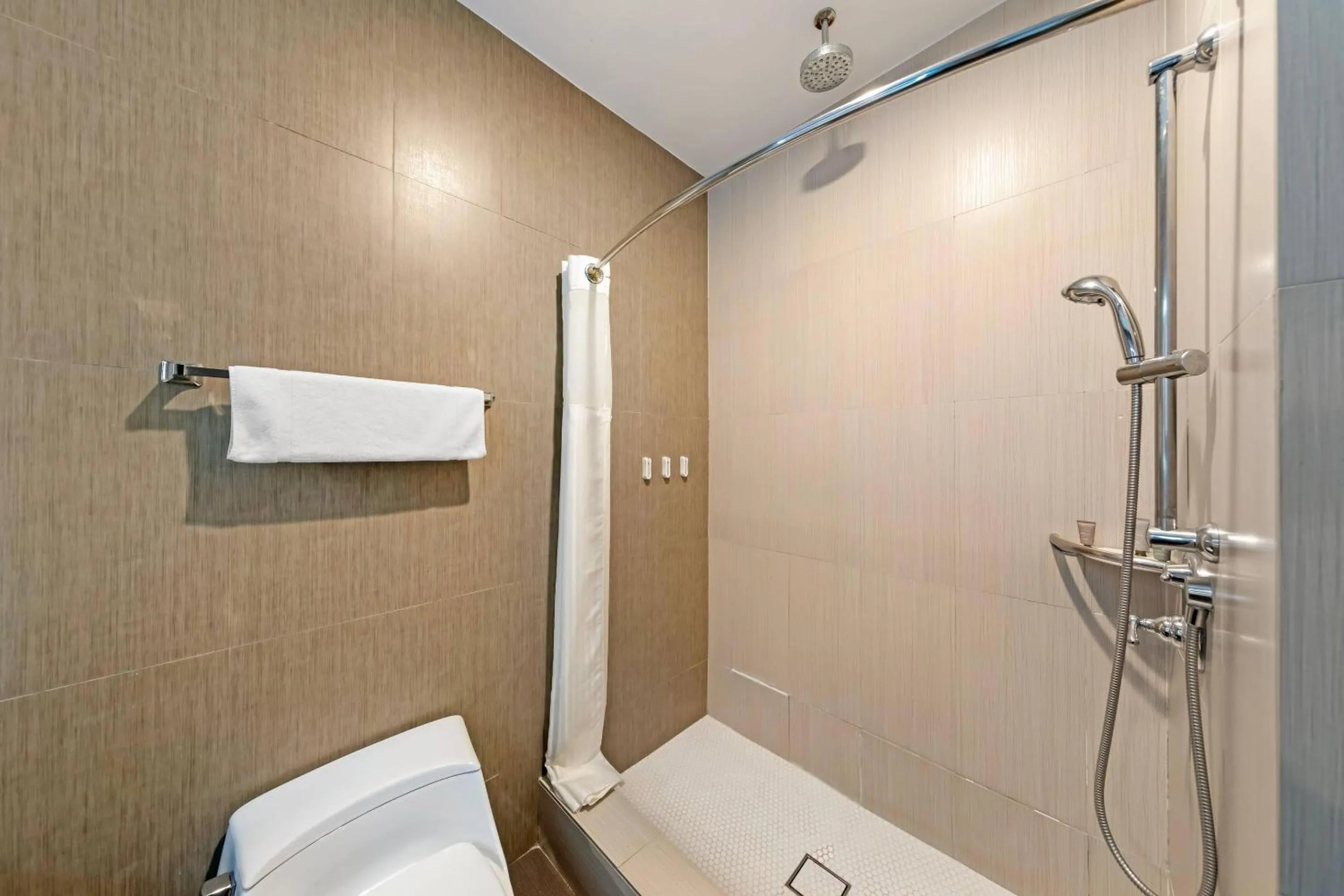 Bedroom in BLVD Hotel and Studios Universal-Hollywood, an Ascend Collection Hotel