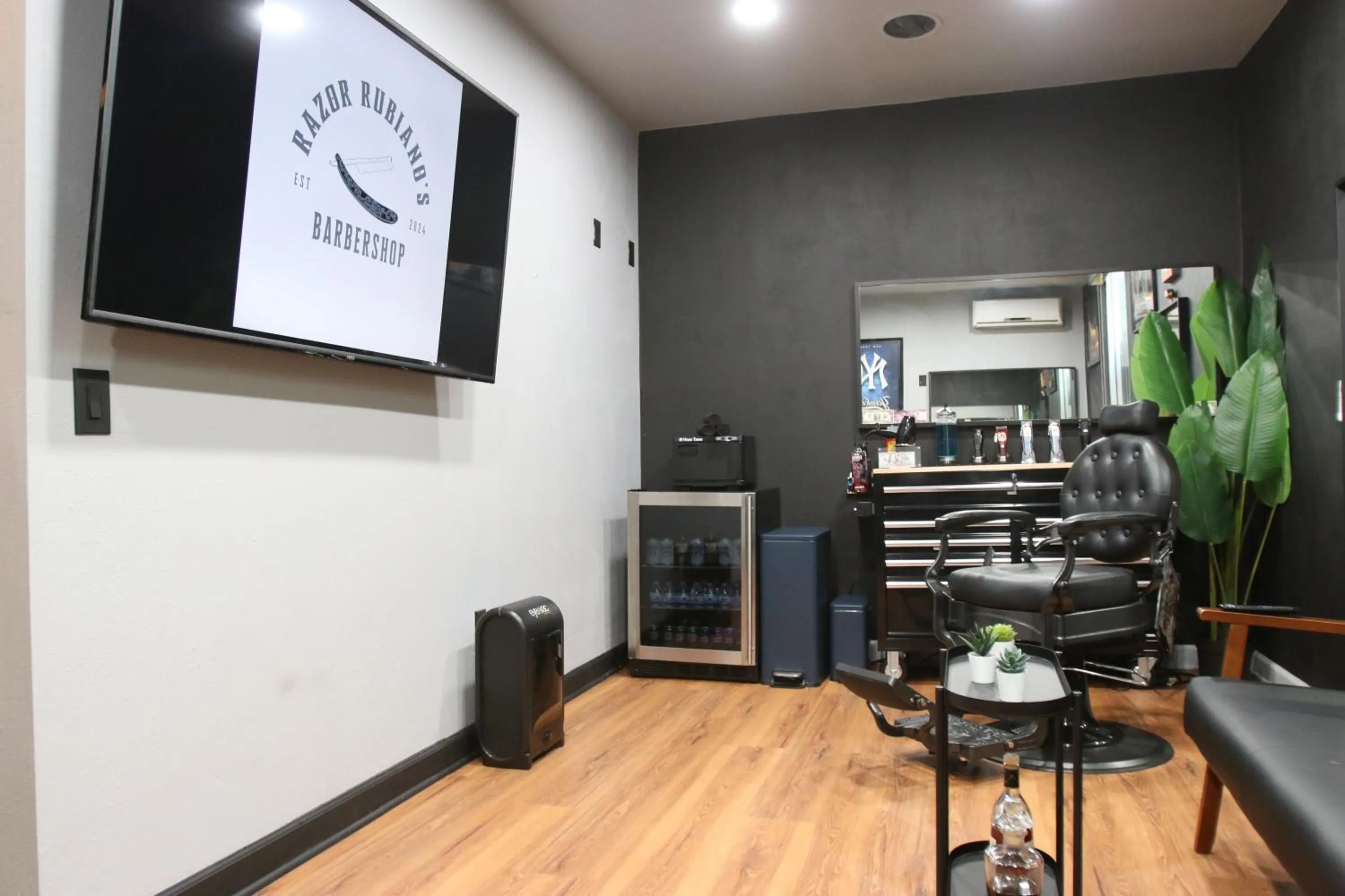 hair dresser in BLVD Hotel and Studios Universal-Hollywood, an Ascend Collection Hotel