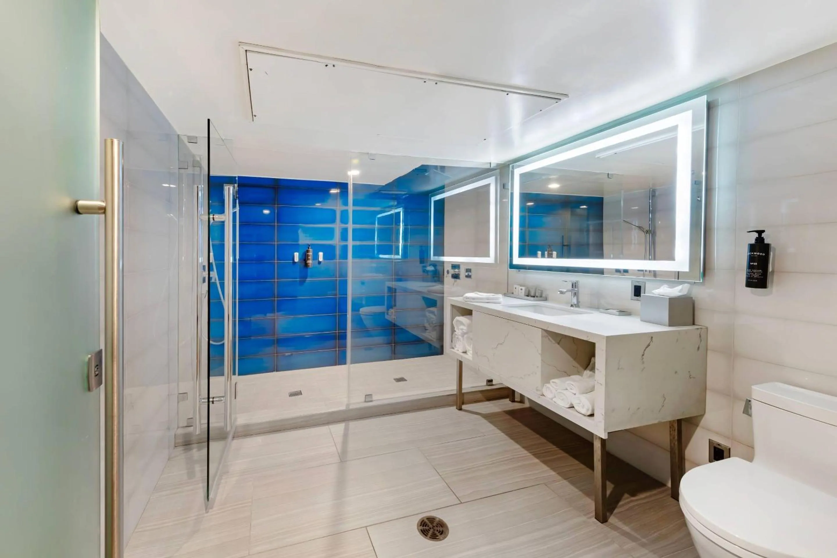 Bedroom in BLVD Hotel and Studios Universal-Hollywood, an Ascend Collection Hotel