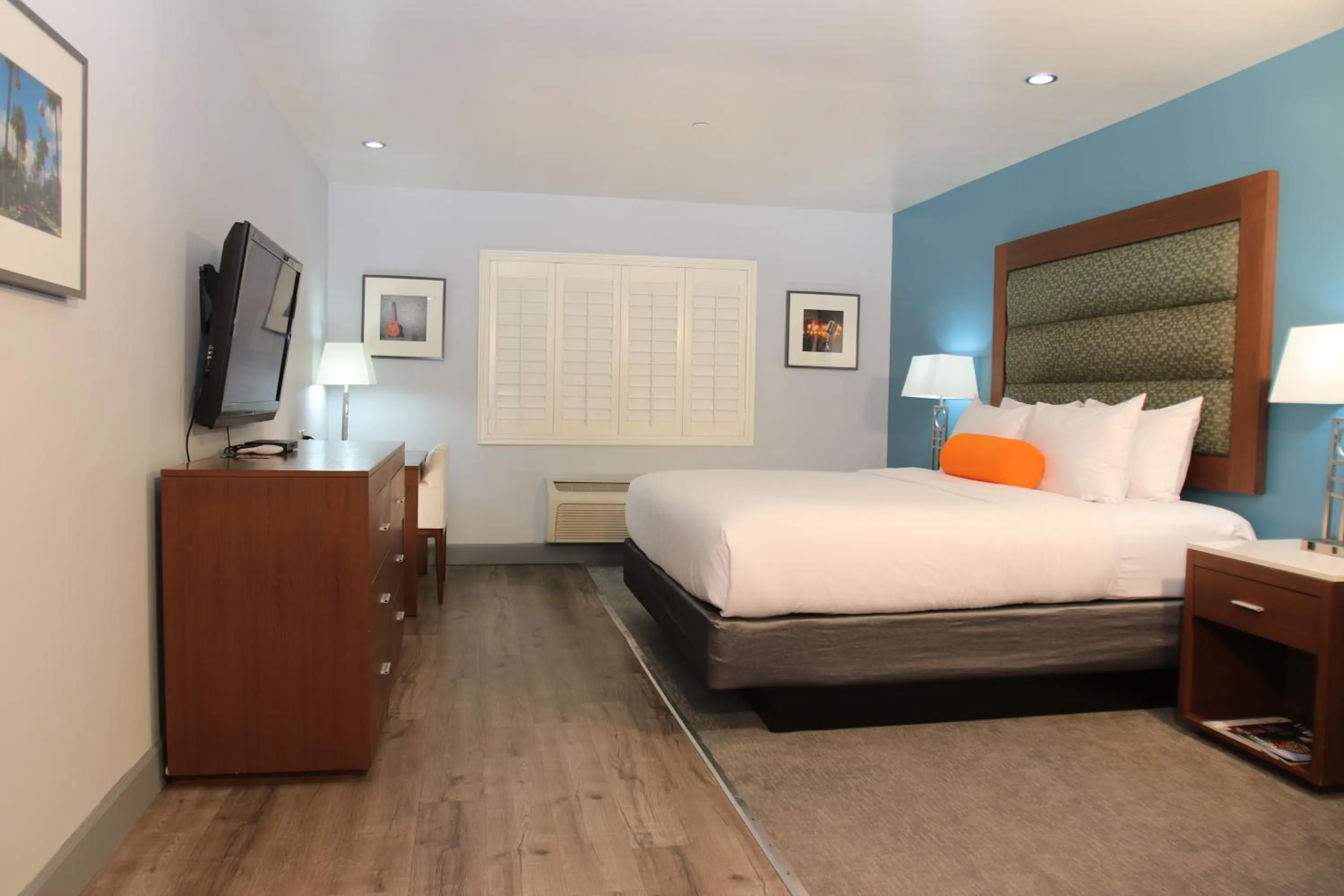 Bedroom in BLVD Hotel and Studios Universal-Hollywood, an Ascend Collection Hotel