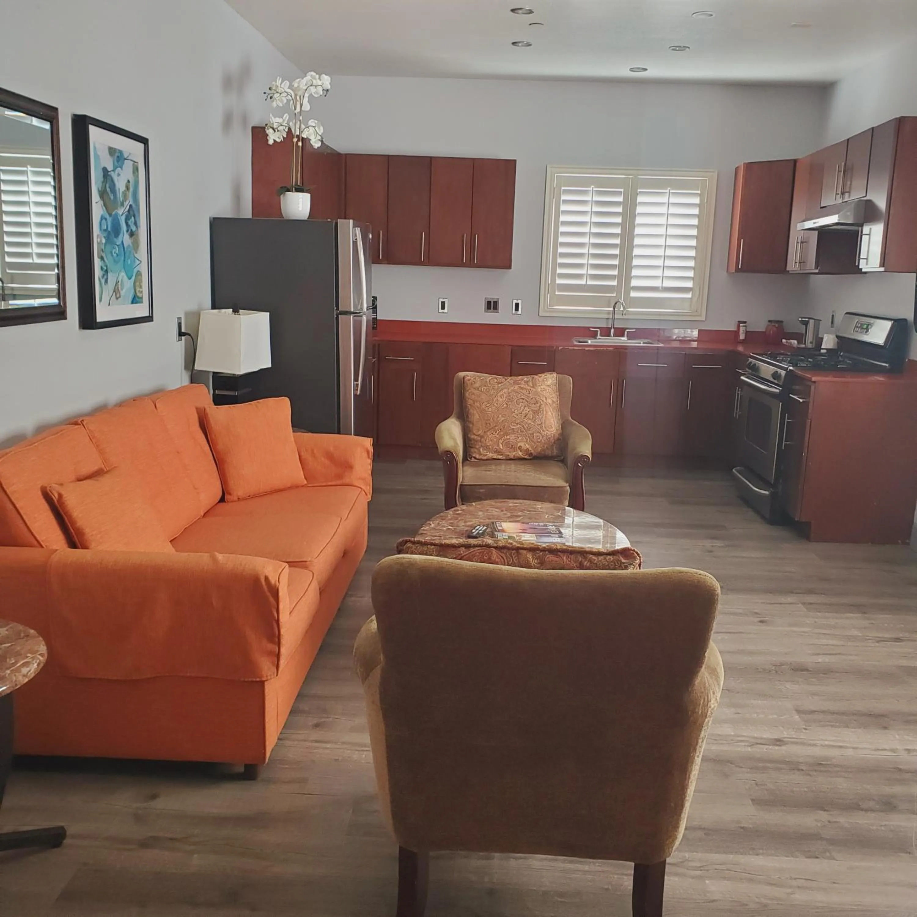 kitchen in BLVD Hotel and Studios Universal-Hollywood, an Ascend Collection Hotel