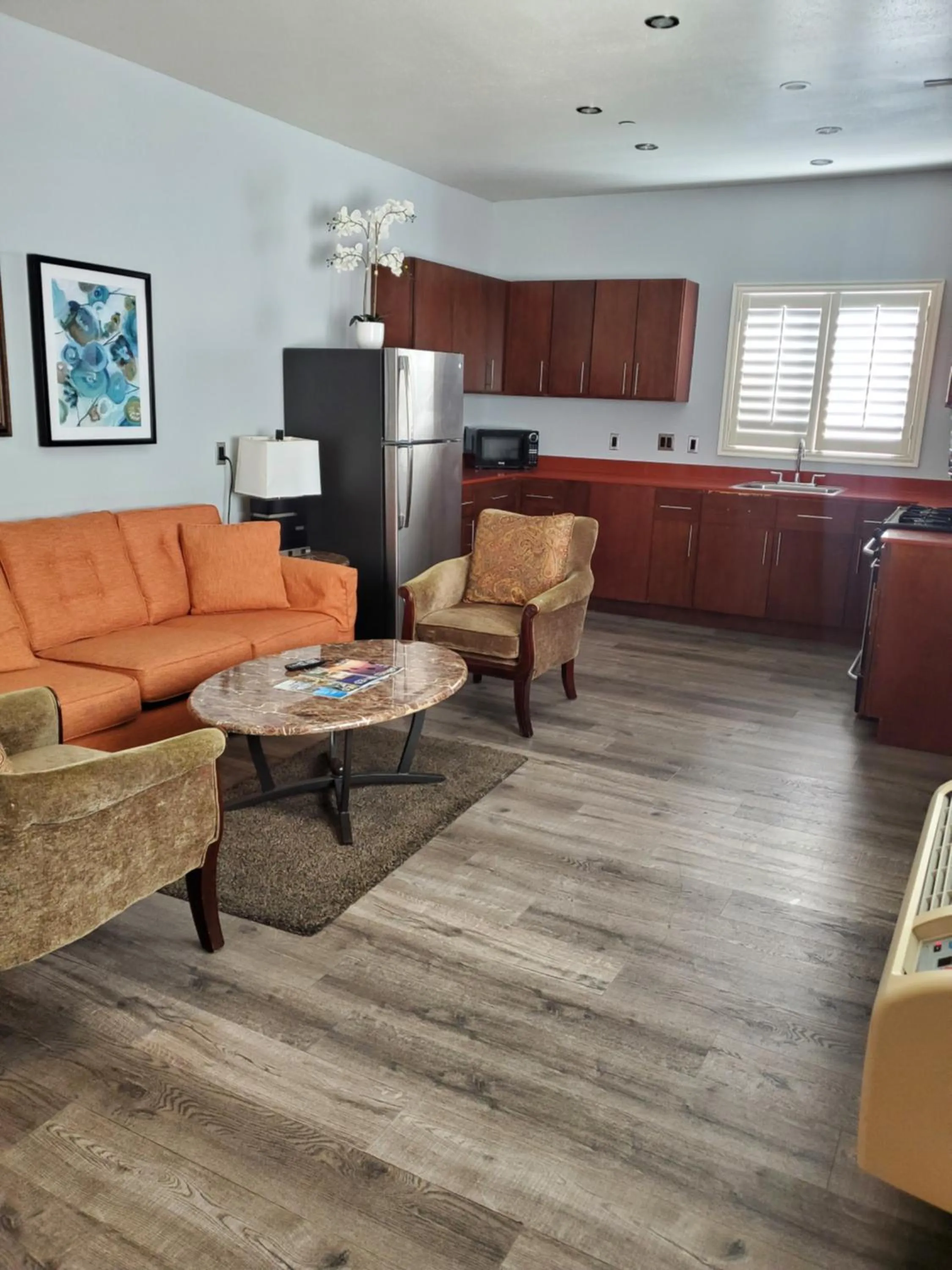 Living room in BLVD Hotel and Studios Universal-Hollywood, an Ascend Collection Hotel