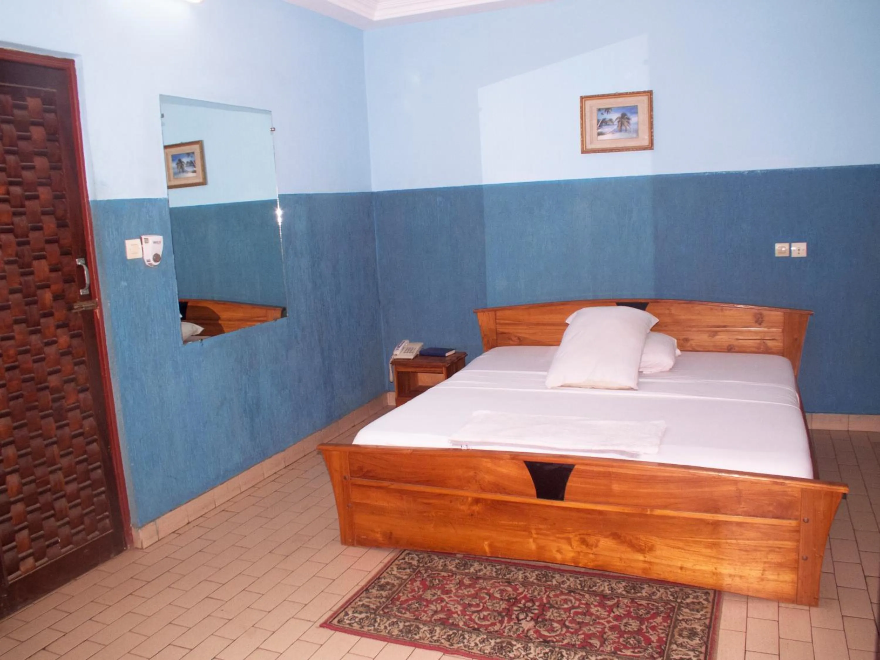 Bedroom, Bed in Royal hotel