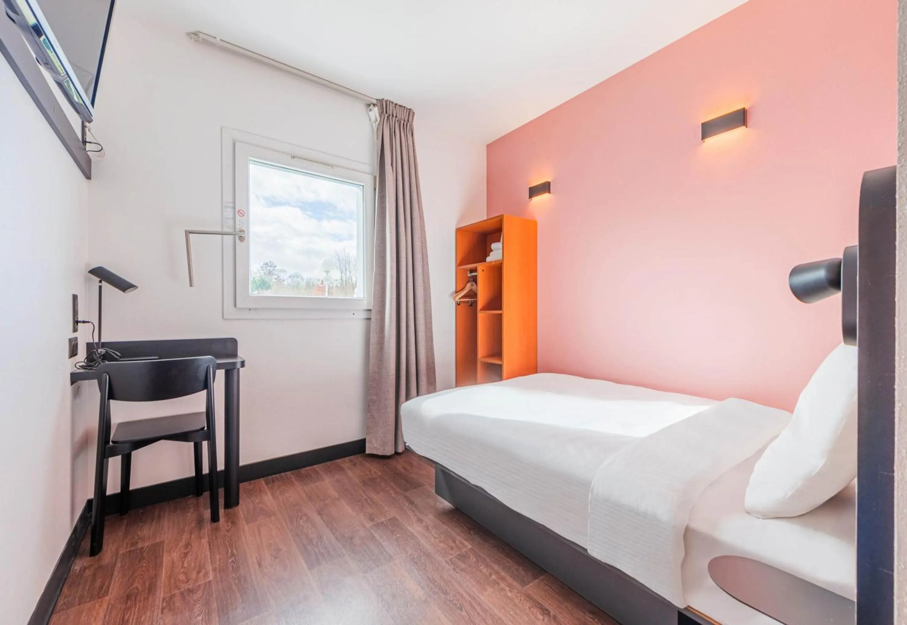 Bedroom, Bed in B&B HOTEL Strasbourg Nord Mundolsheim