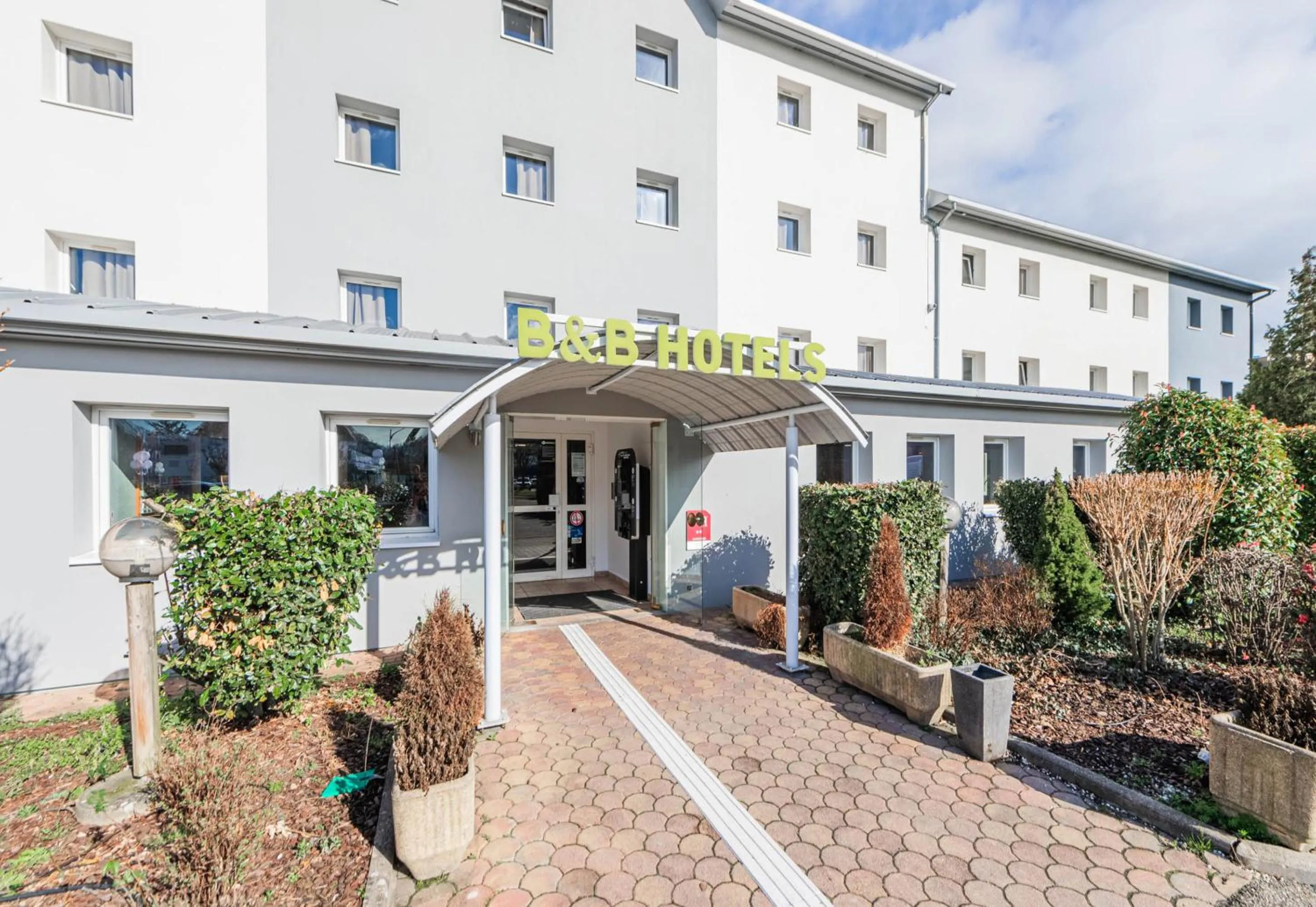 Facade/entrance in B&B HOTEL Strasbourg Nord Mundolsheim