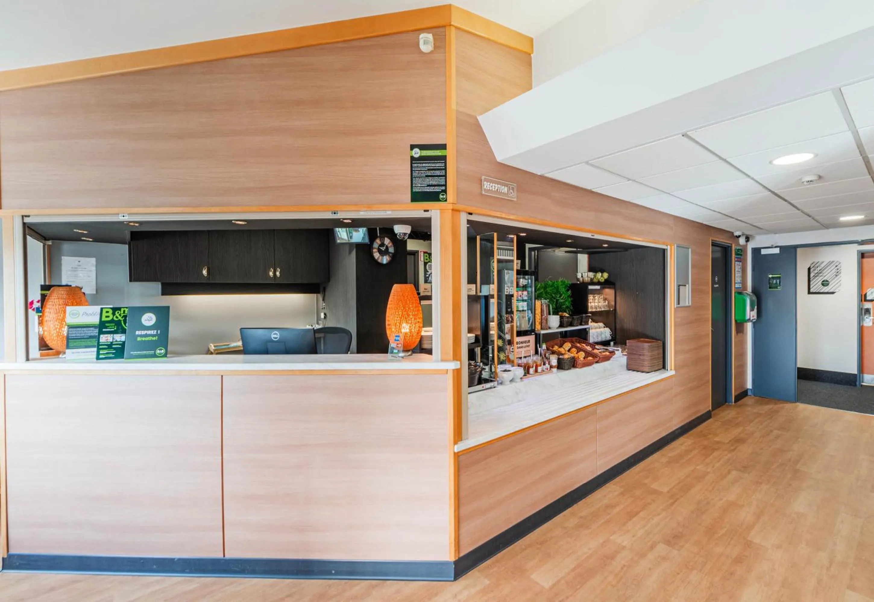 Lobby or reception in B&B HOTEL Strasbourg Nord Mundolsheim