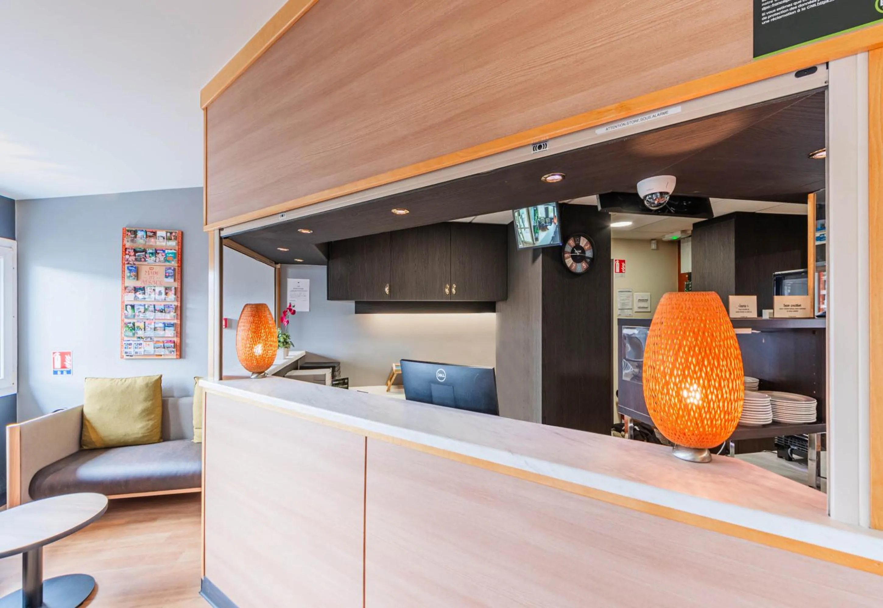 Lobby or reception in B&B HOTEL Strasbourg Nord Mundolsheim