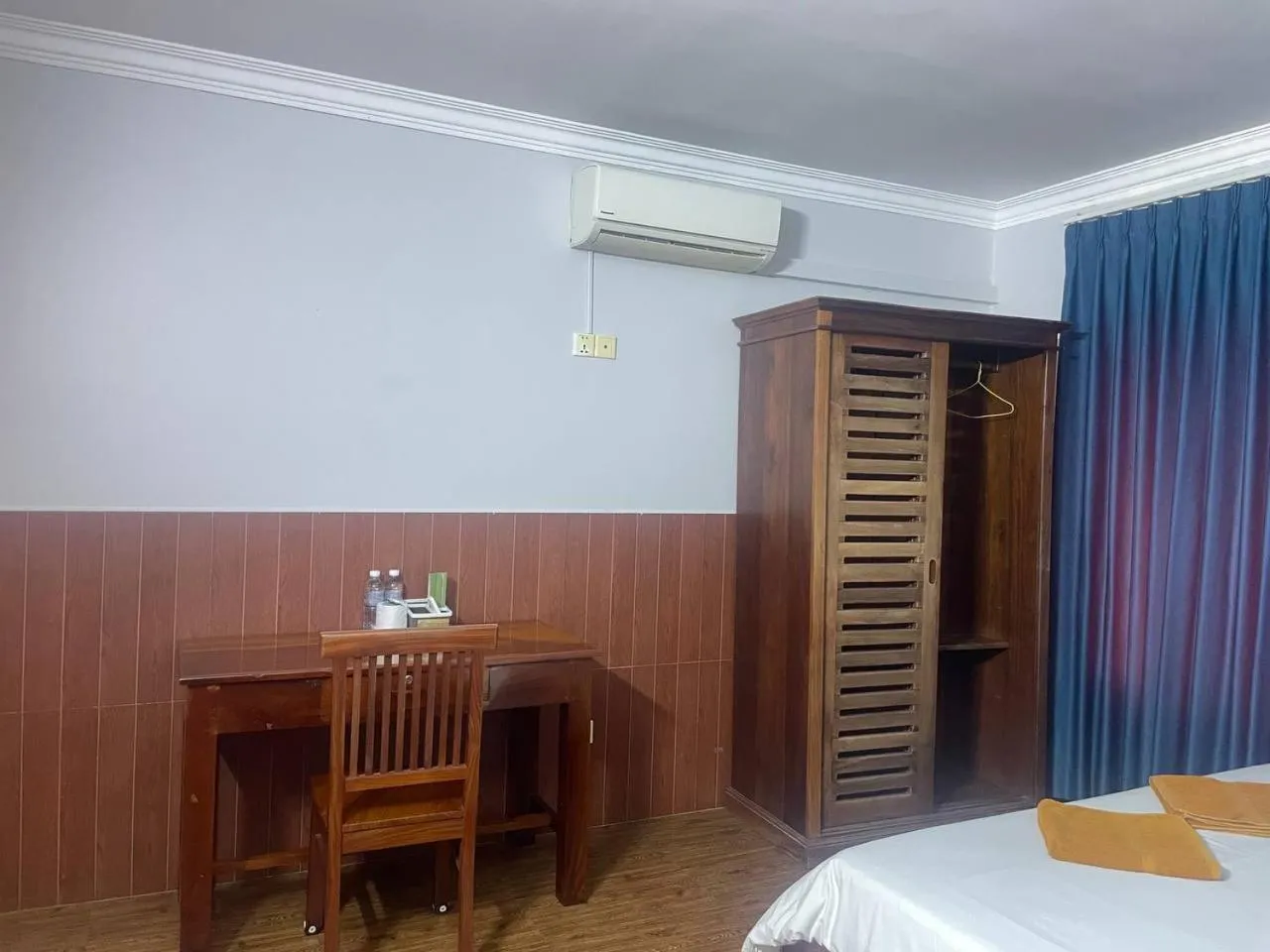 flat iron, Bed in Jasmine Lodge Siem Reap