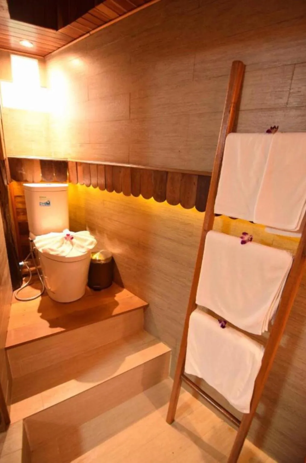 Toilet in Baan Habeebee Resort