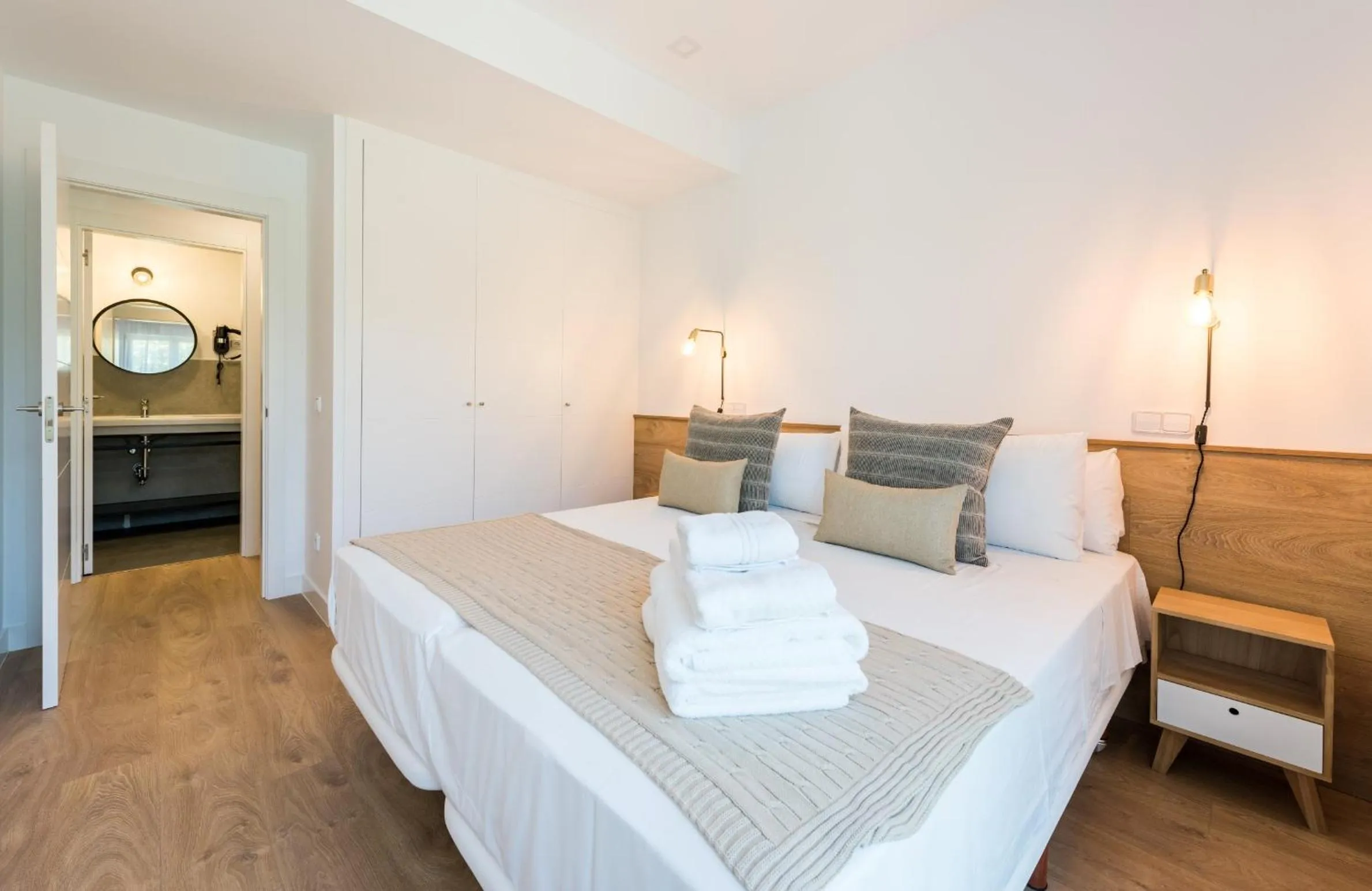 Bed in Plaza de España Skyline