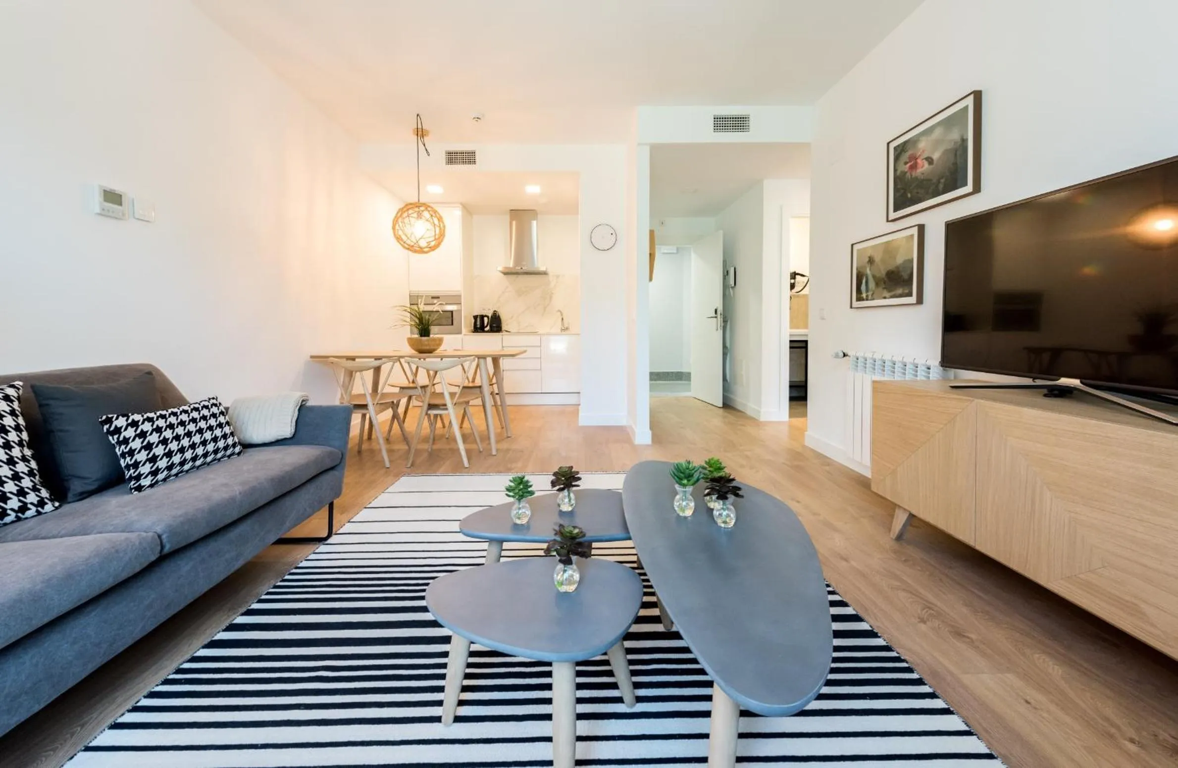 TV and multimedia in Plaza de España Skyline