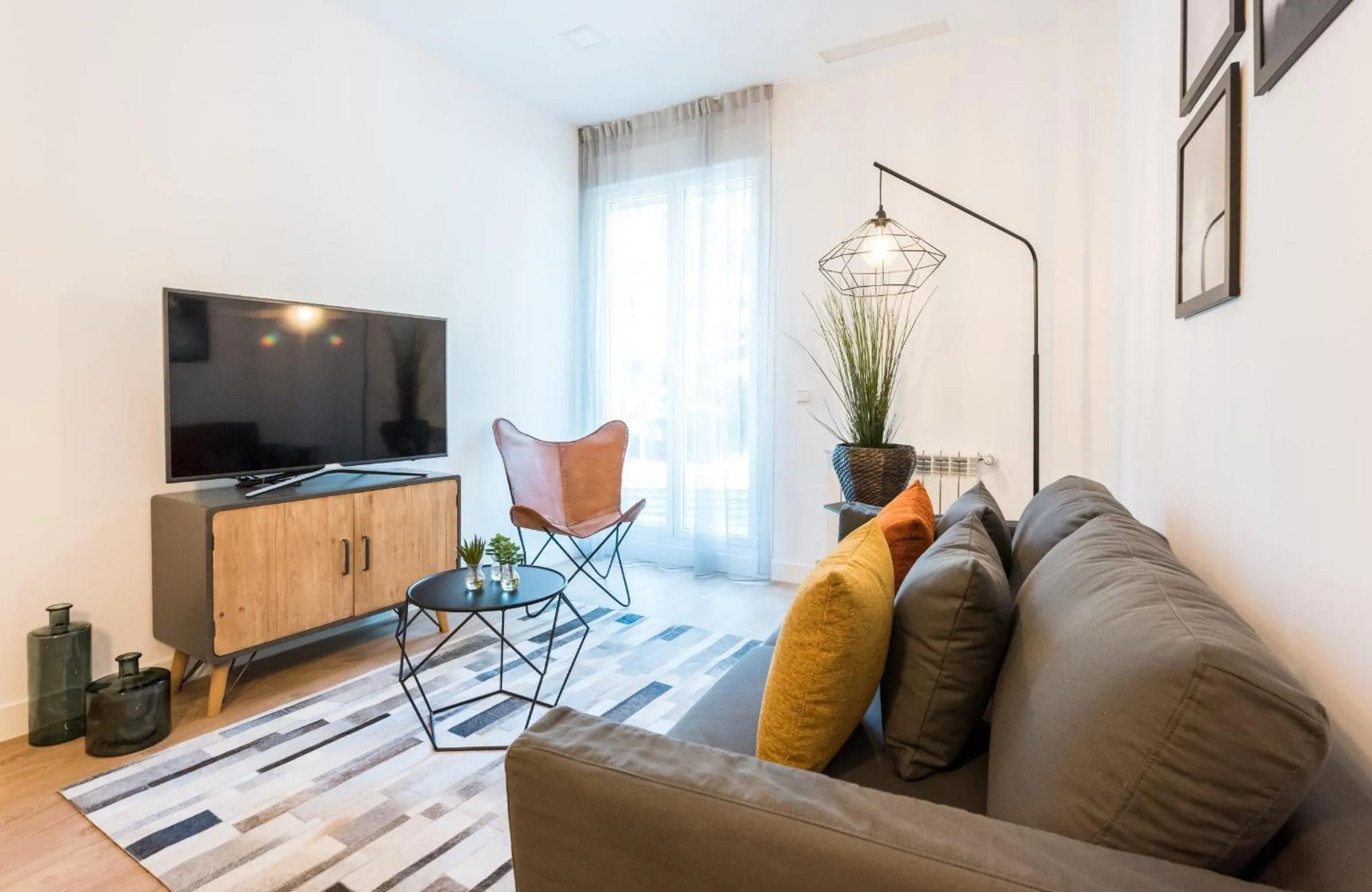 TV and multimedia in Plaza de España Skyline