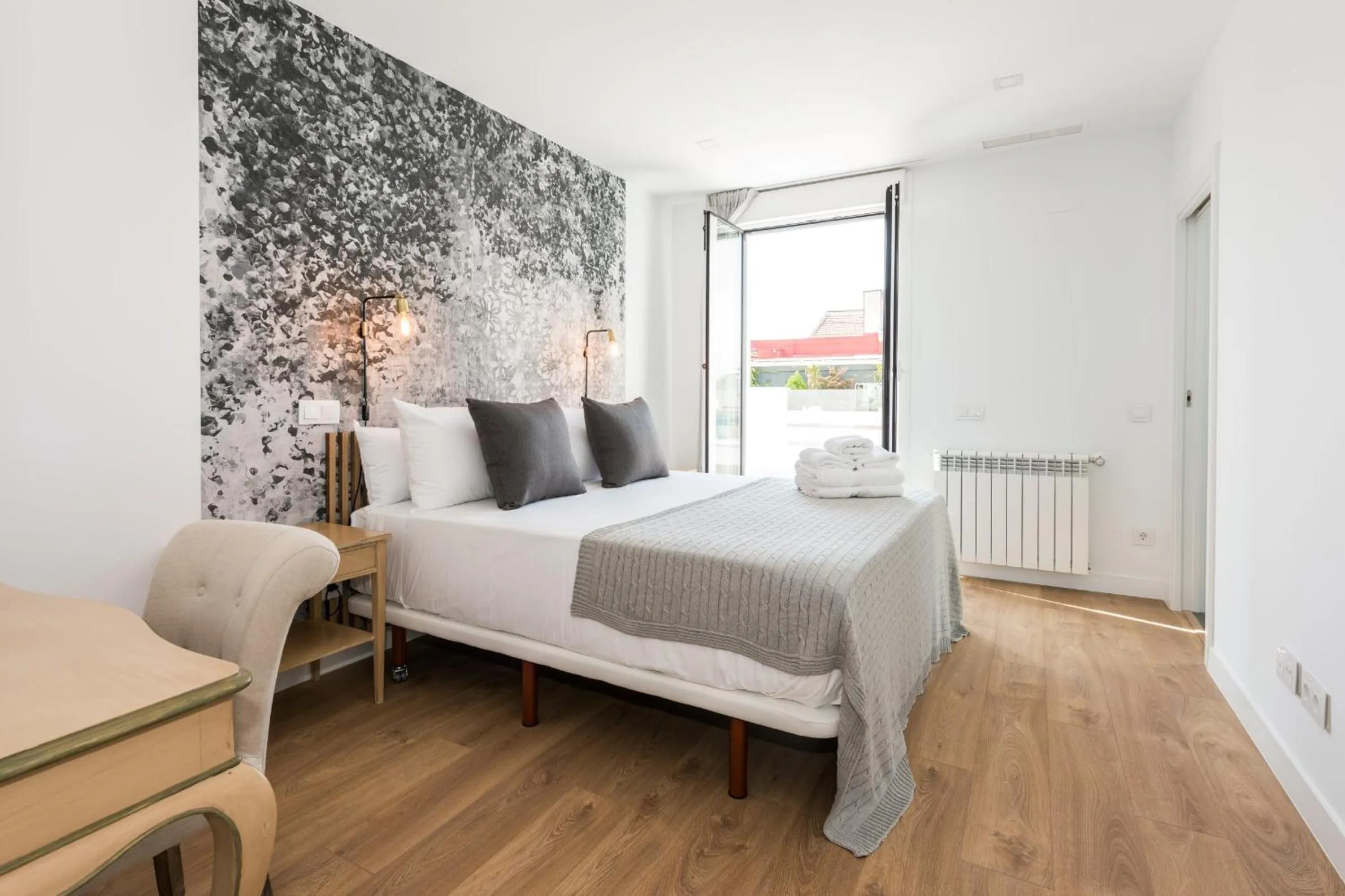 Bed in Plaza de España Skyline