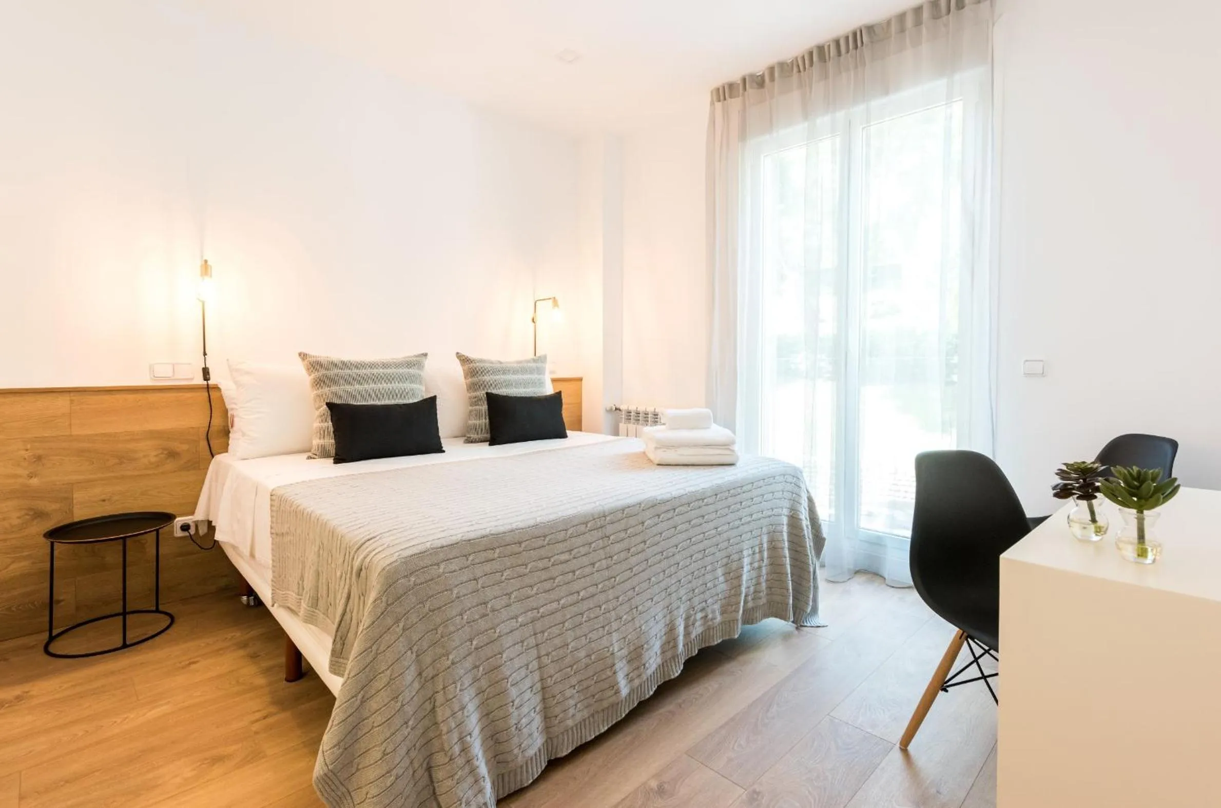 Bed in Plaza de España Skyline