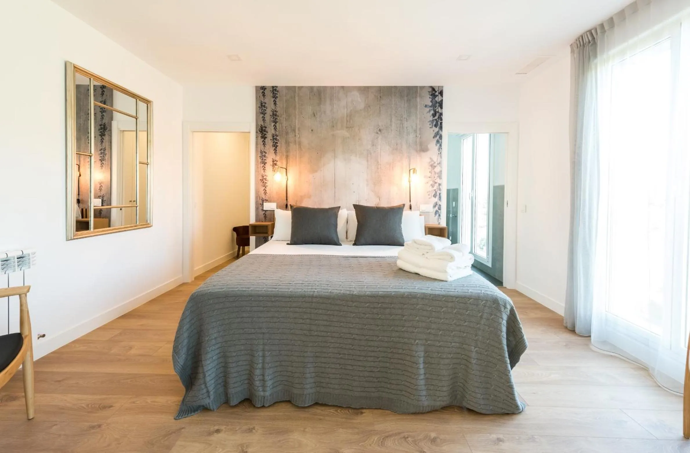 Bed in Plaza de España Skyline