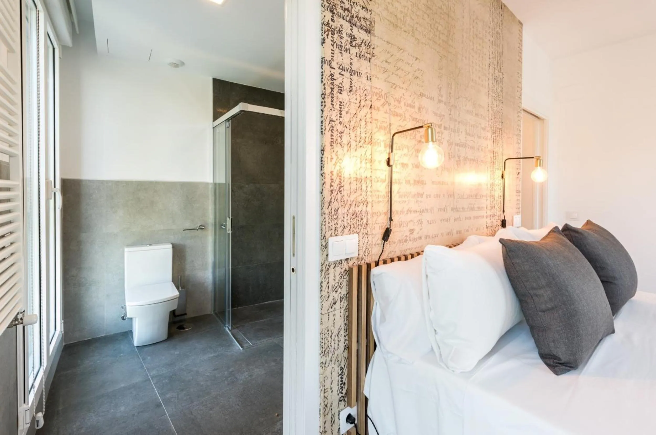 Toilet in Plaza de España Skyline