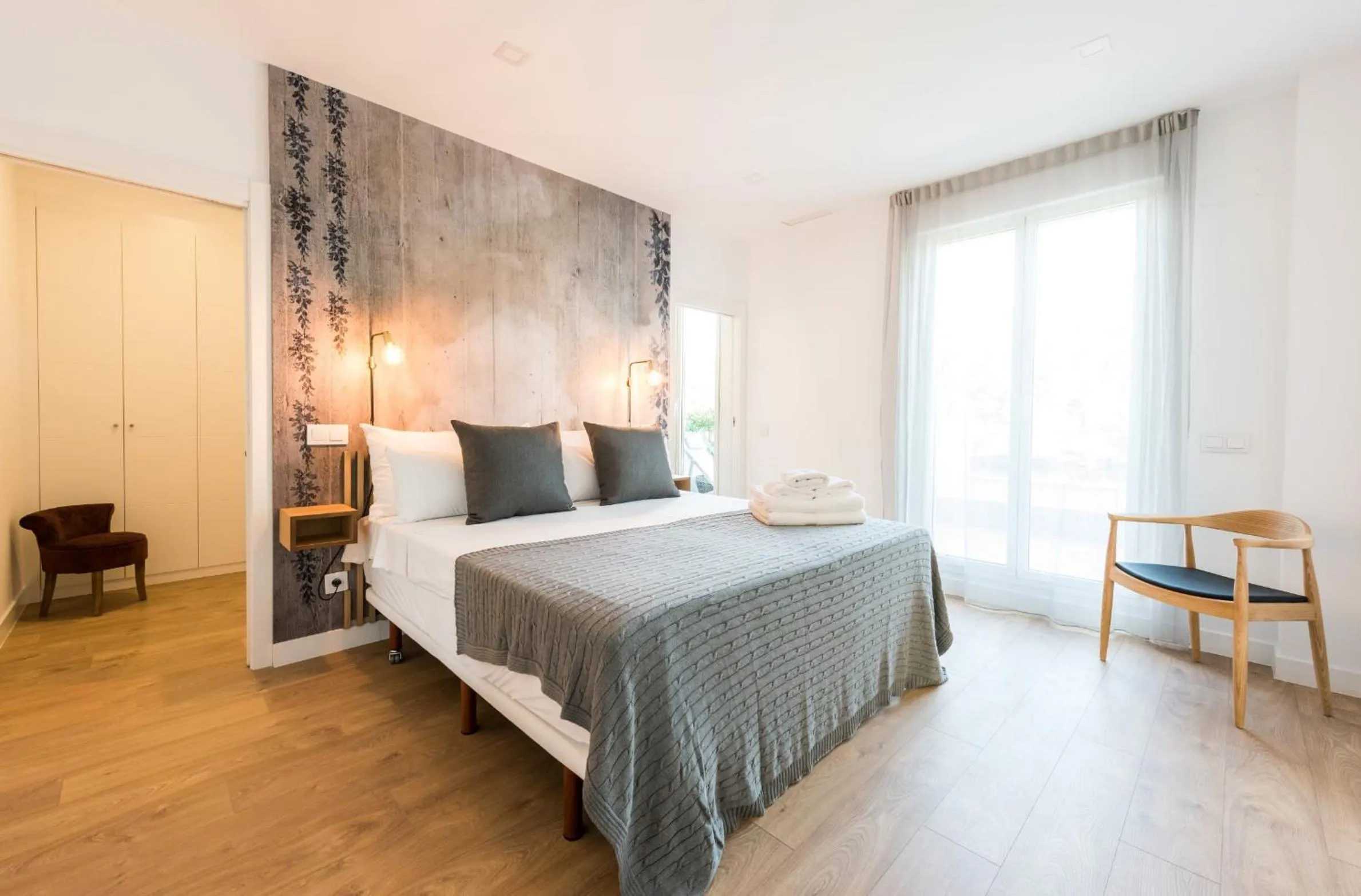 Bed in Plaza de España Skyline