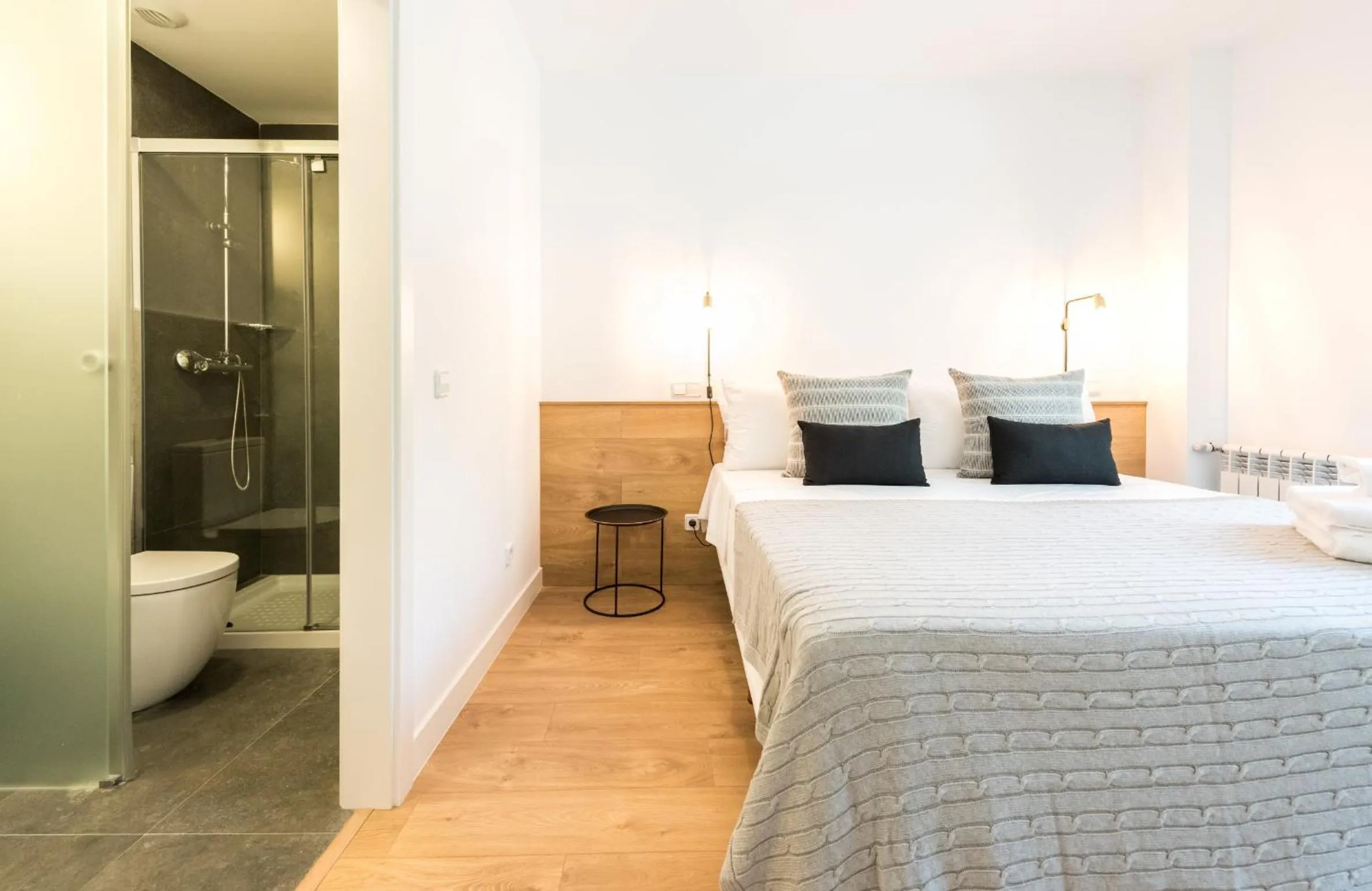 Bed in Plaza de España Skyline