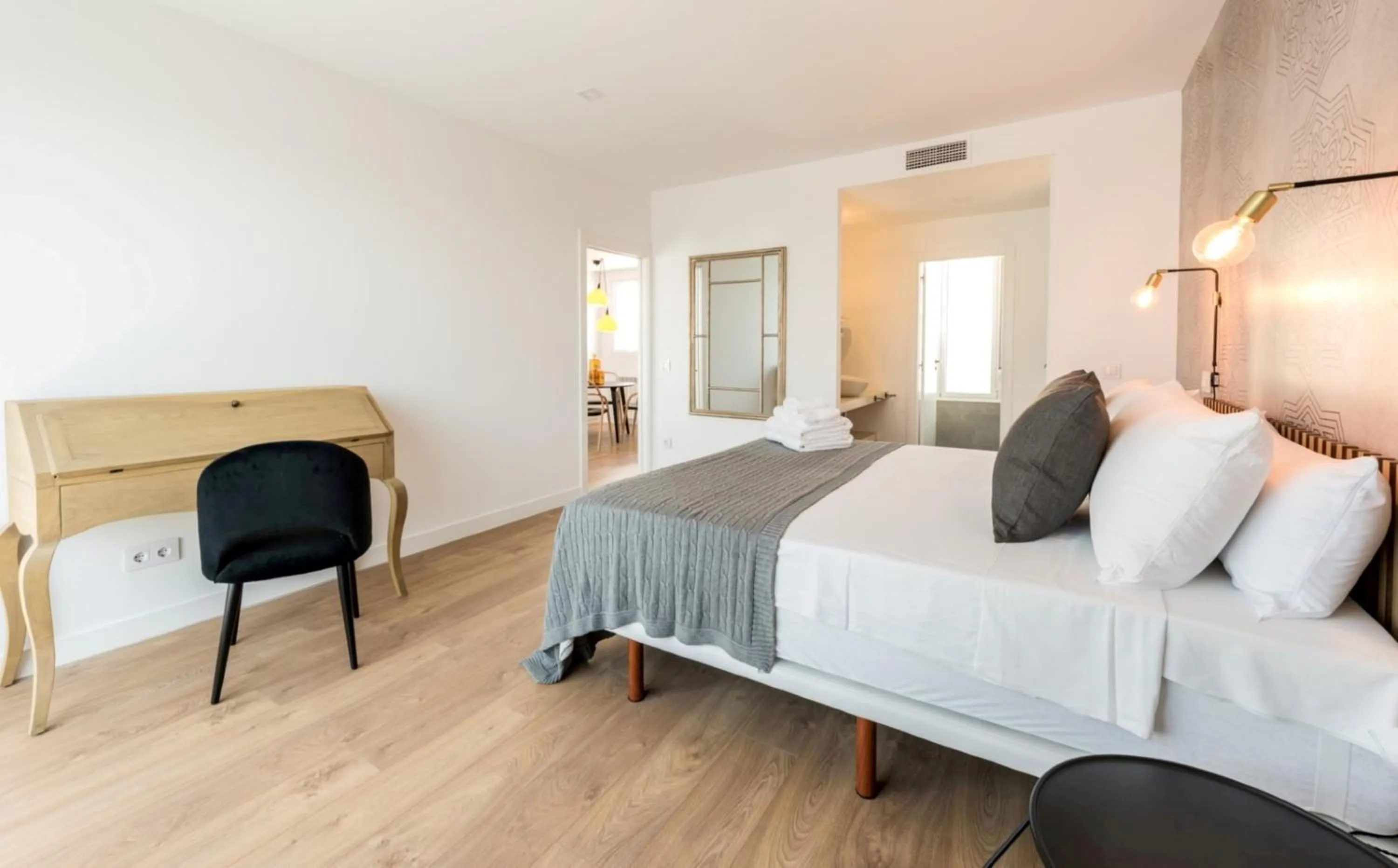 Bed in Plaza de España Skyline