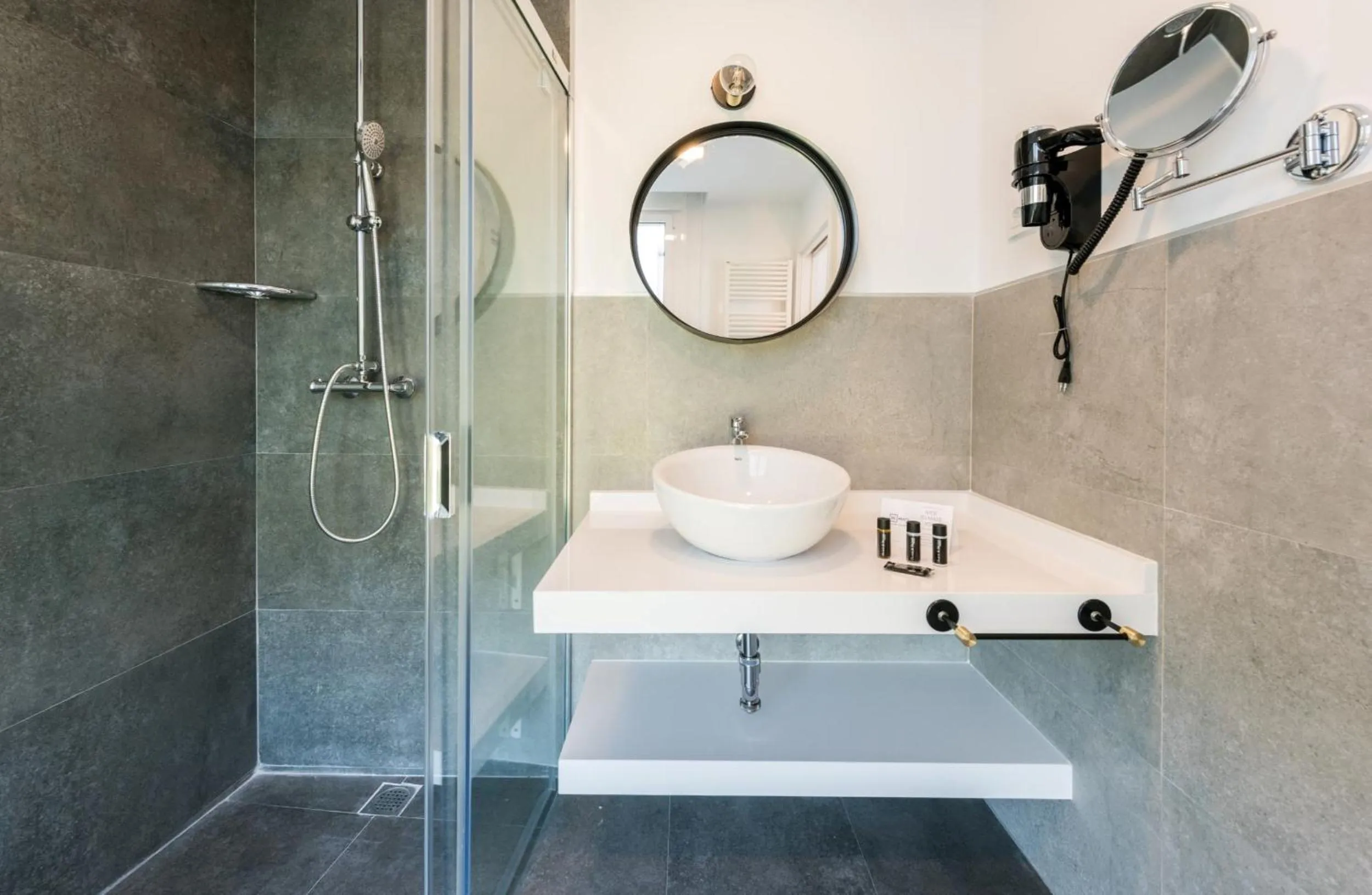 Shower in Plaza de España Skyline