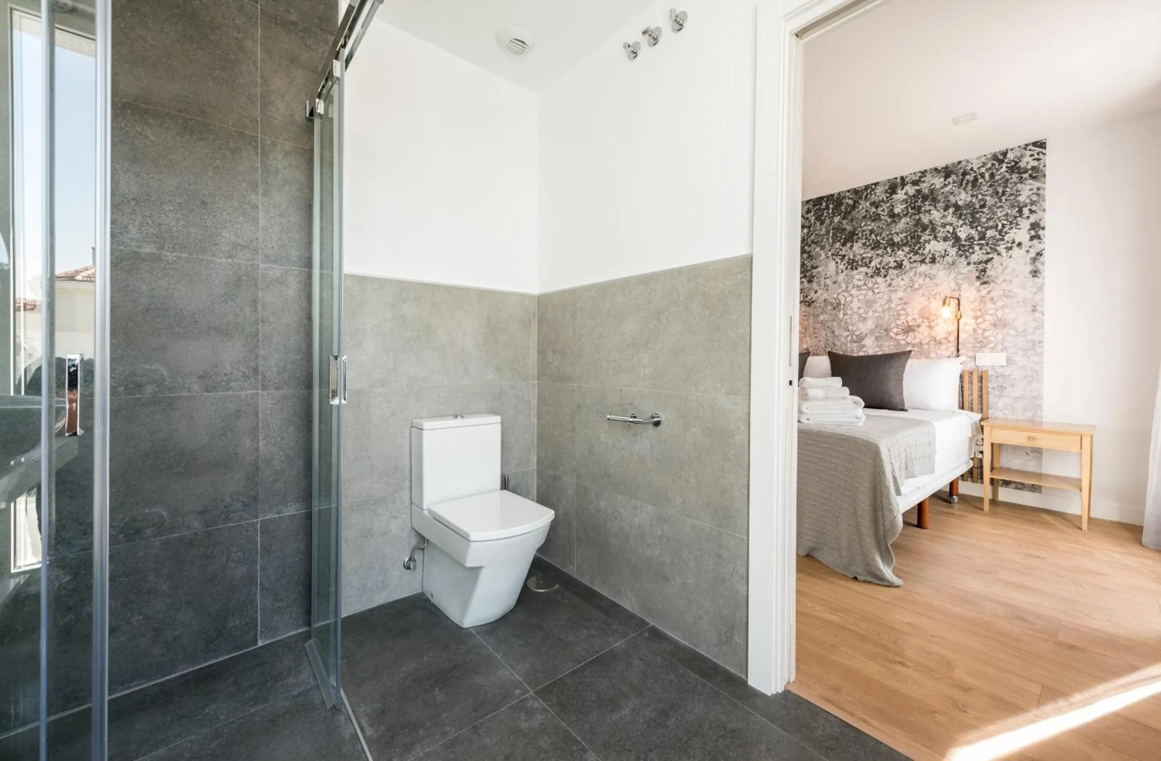 Toilet in Plaza de España Skyline