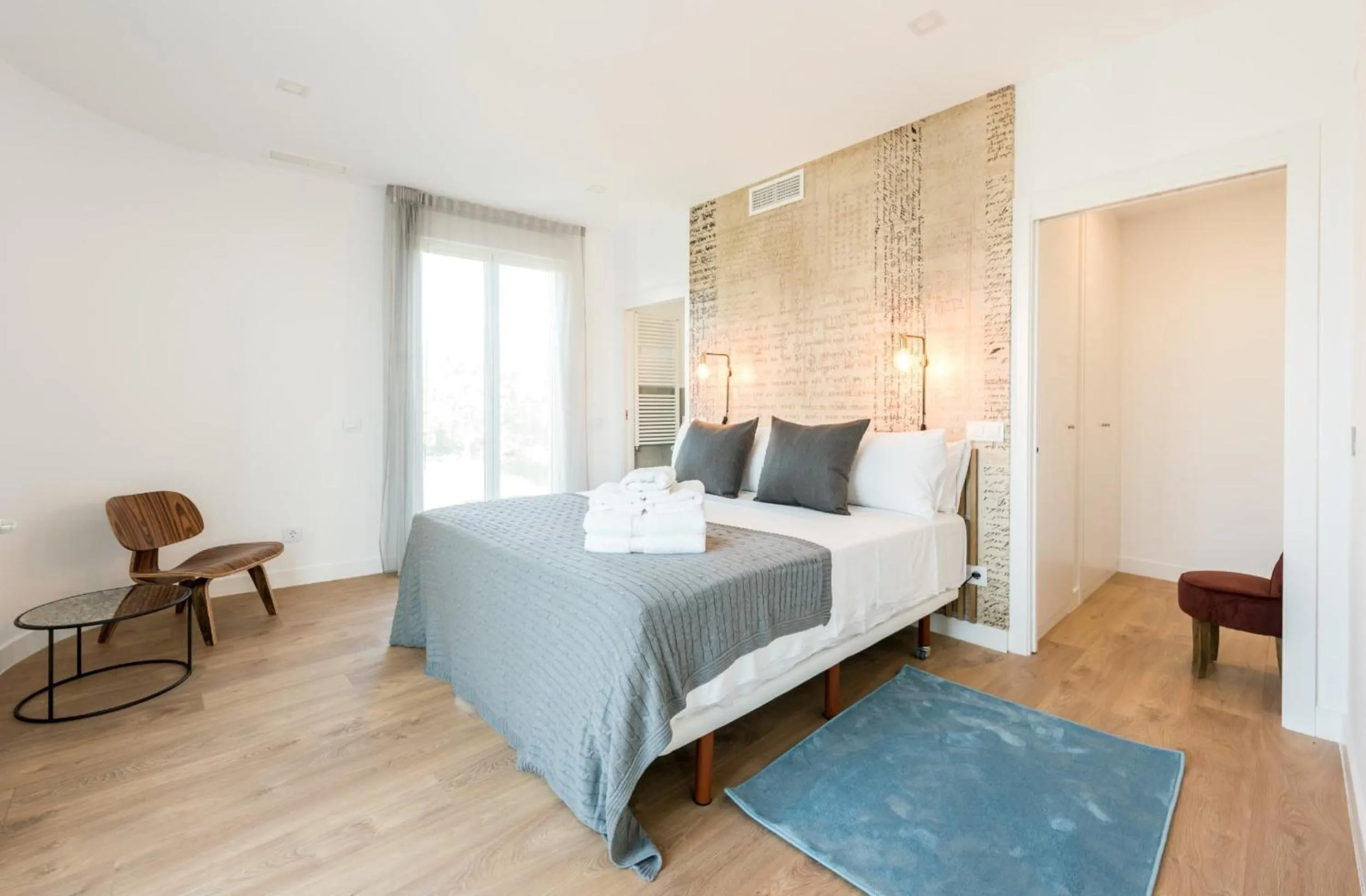 Bed in Plaza de España Skyline