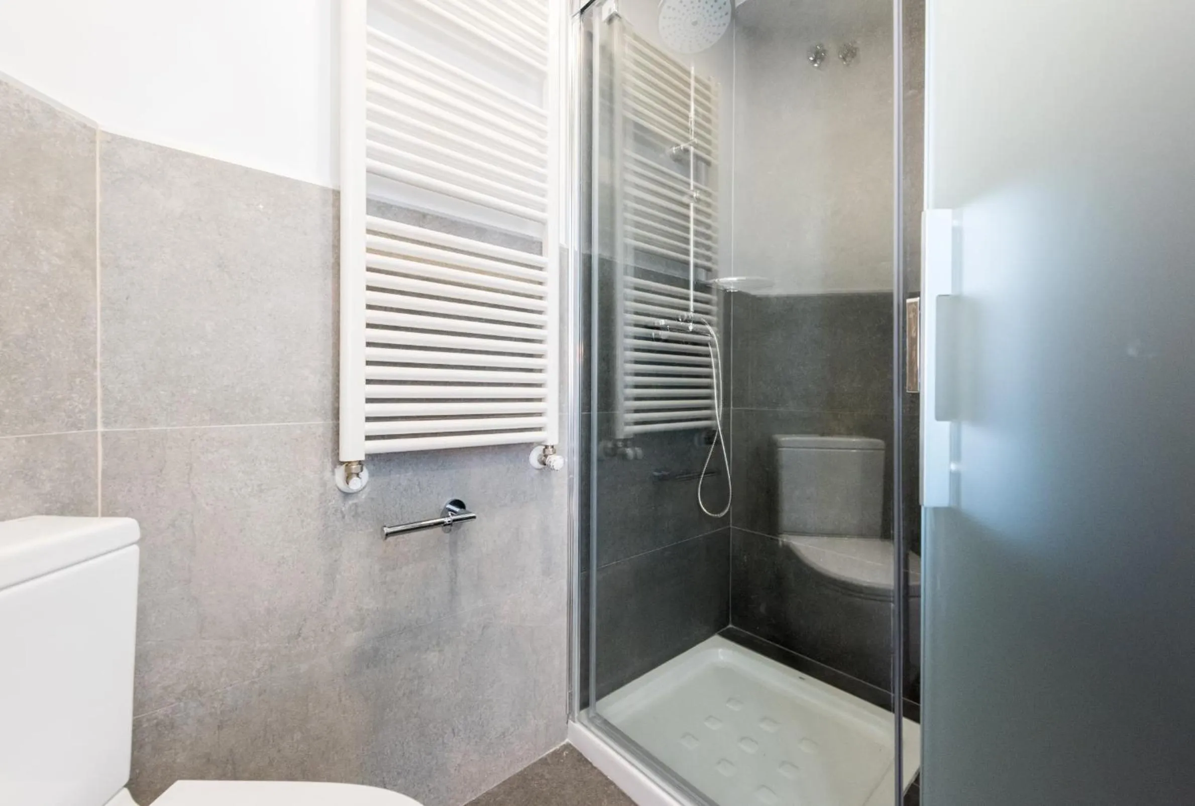 Shower in Plaza de España Skyline