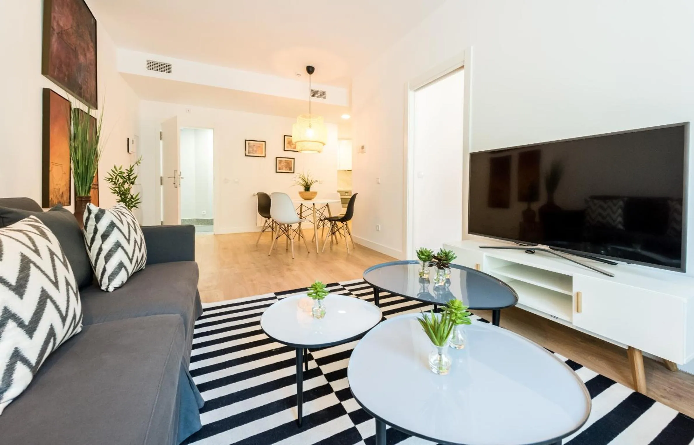 TV and multimedia in Plaza de España Skyline