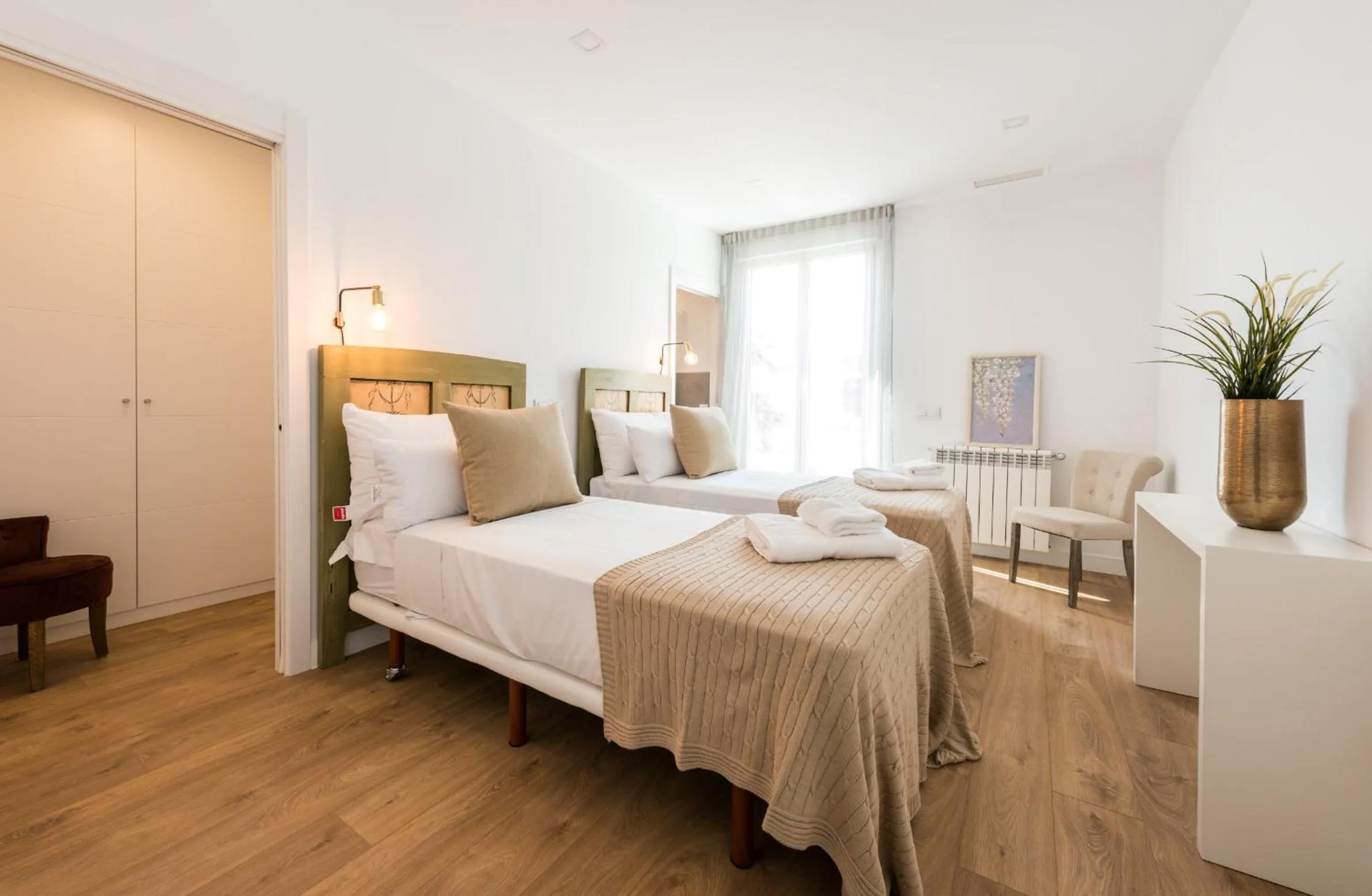 Bed in Plaza de España Skyline