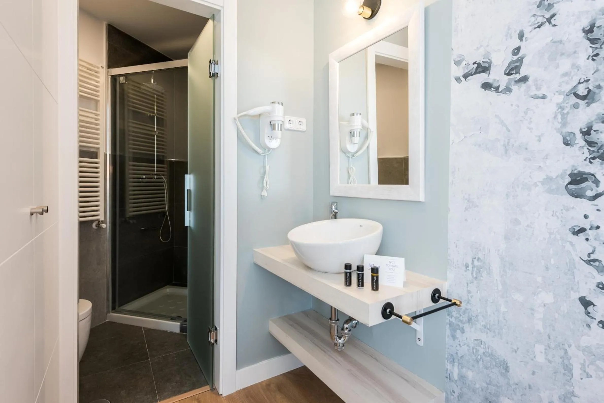 Shower in Plaza de España Skyline