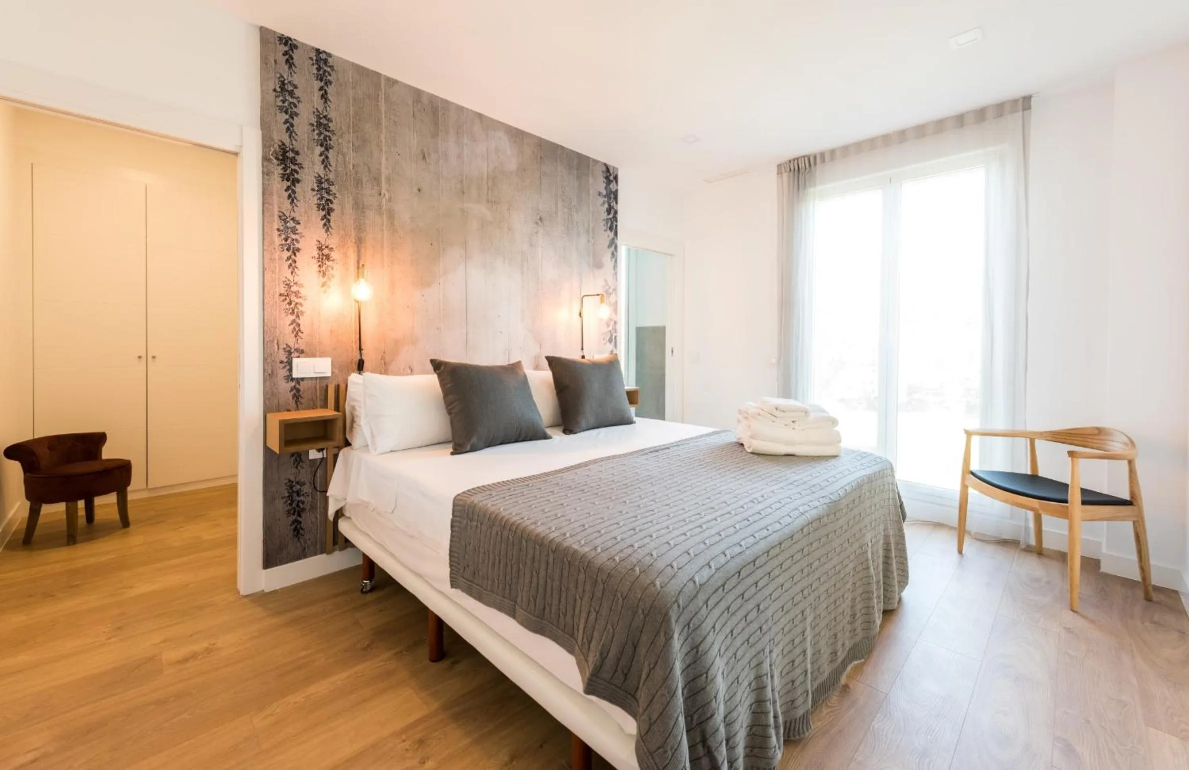 Bed in Plaza de España Skyline