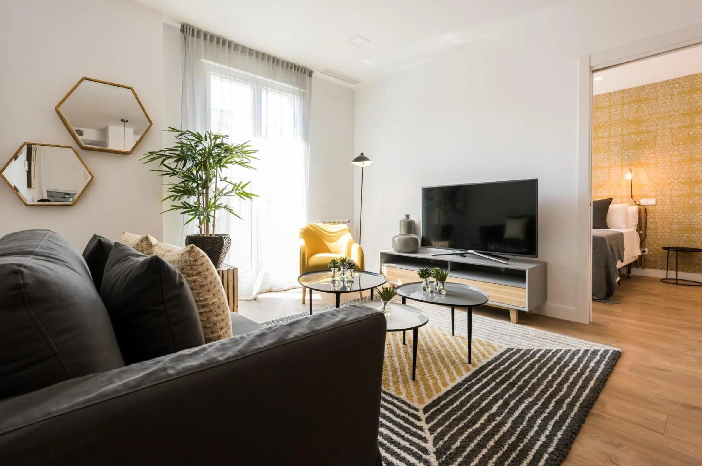 TV and multimedia in Plaza de España Skyline