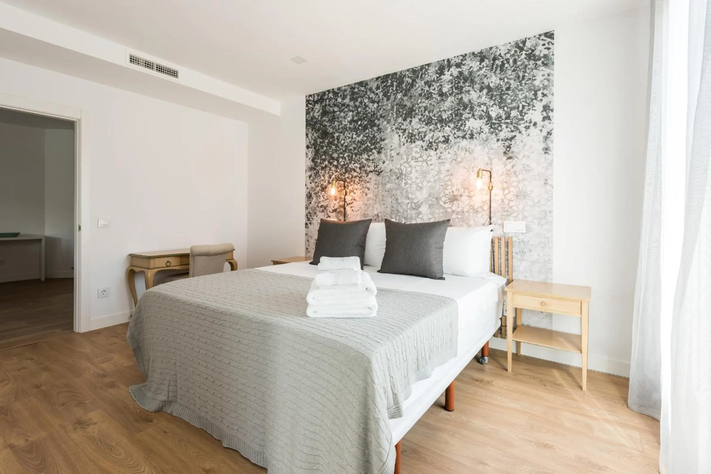 Bed in Plaza de España Skyline