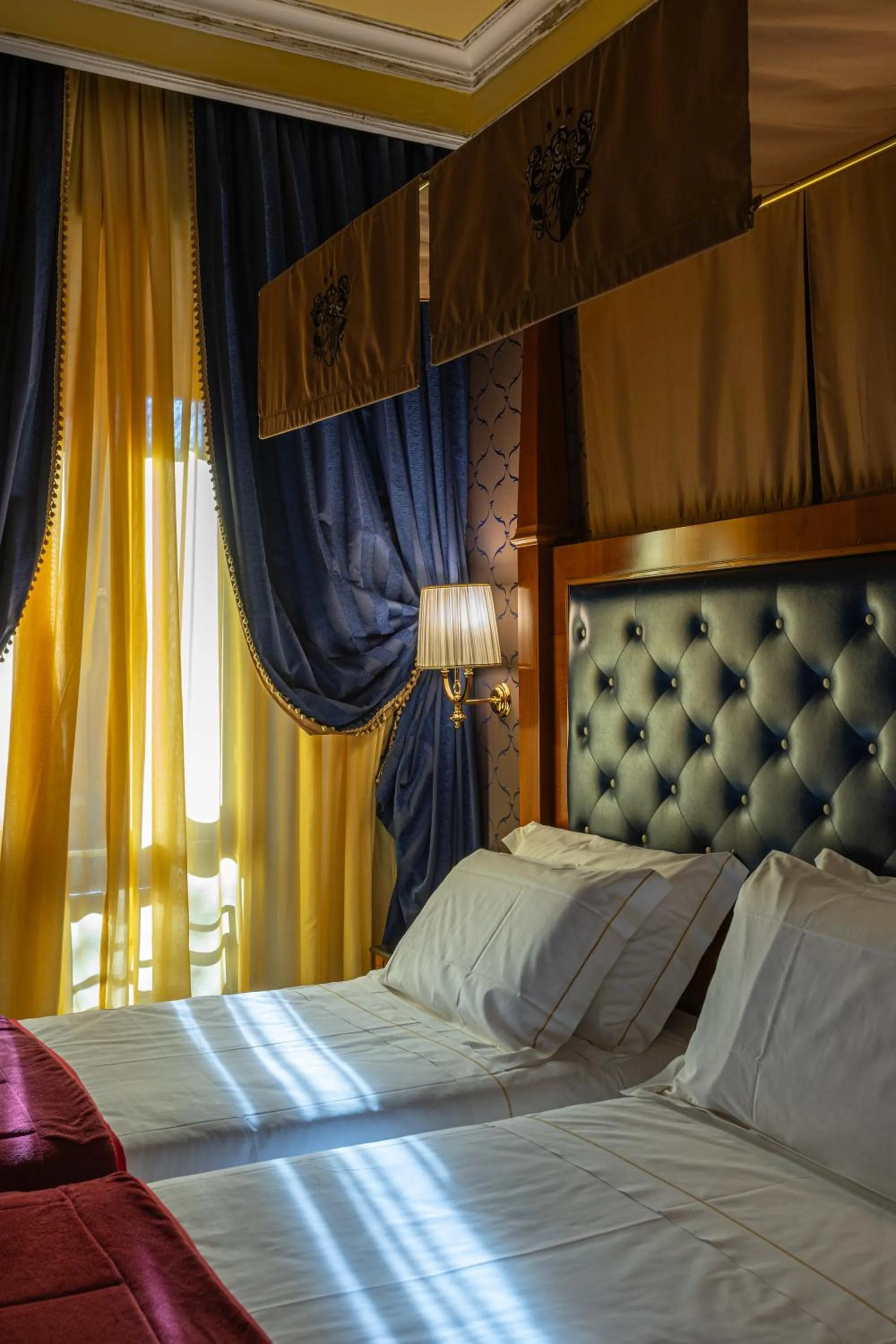 Bed in Hotel Manfredi Suite In Rome