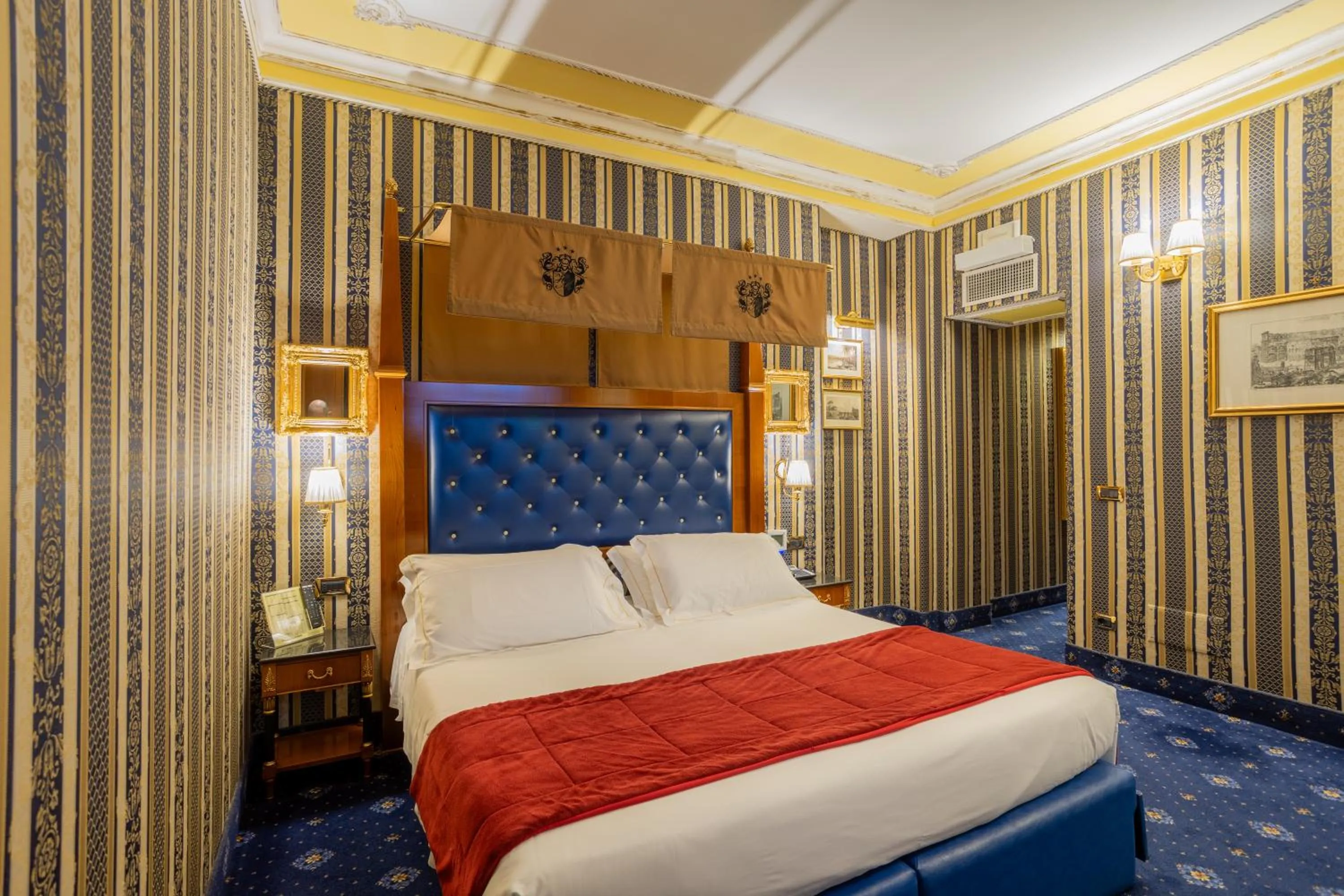 Bed in Hotel Manfredi Suite In Rome