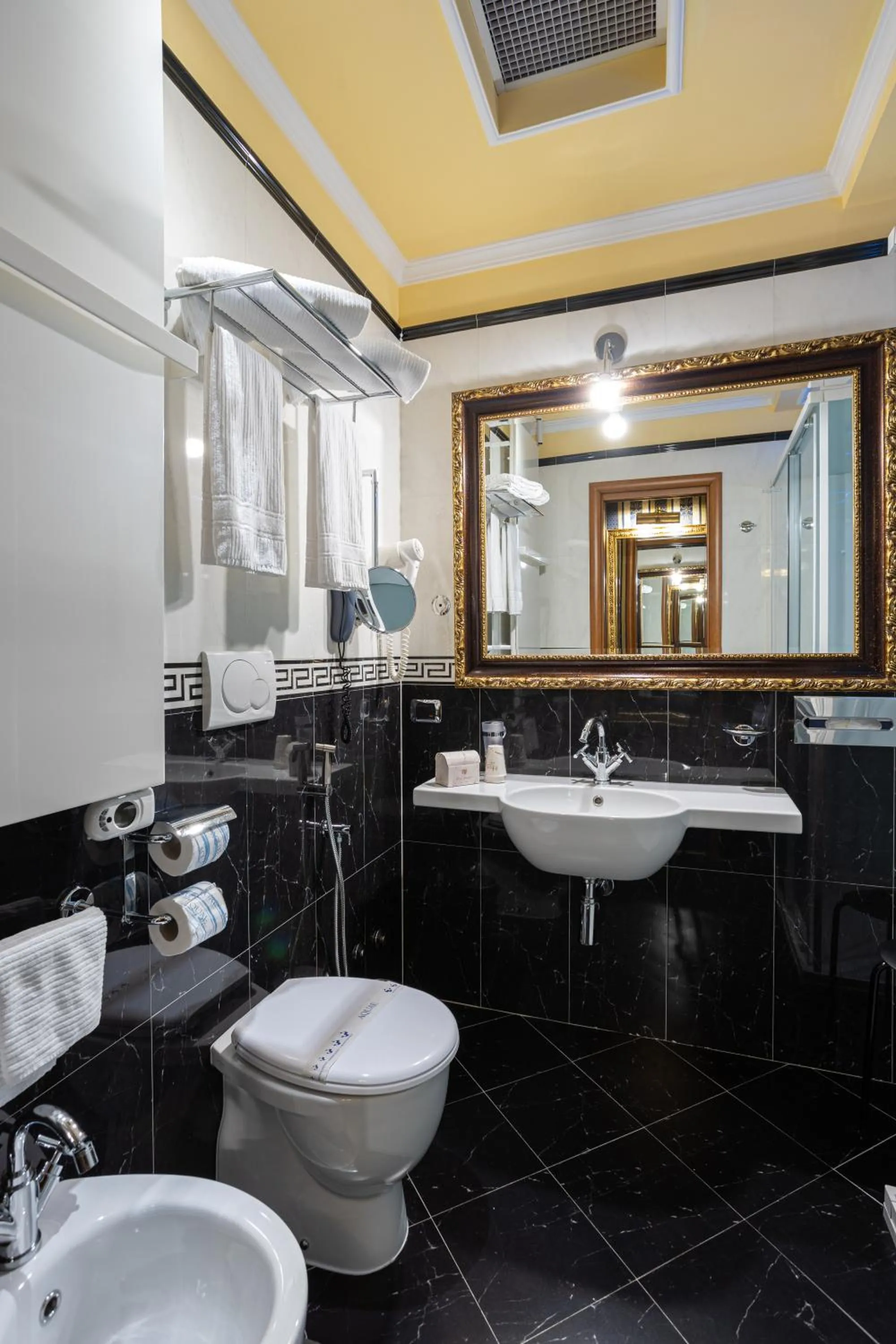 Bathroom in Hotel Manfredi Suite In Rome