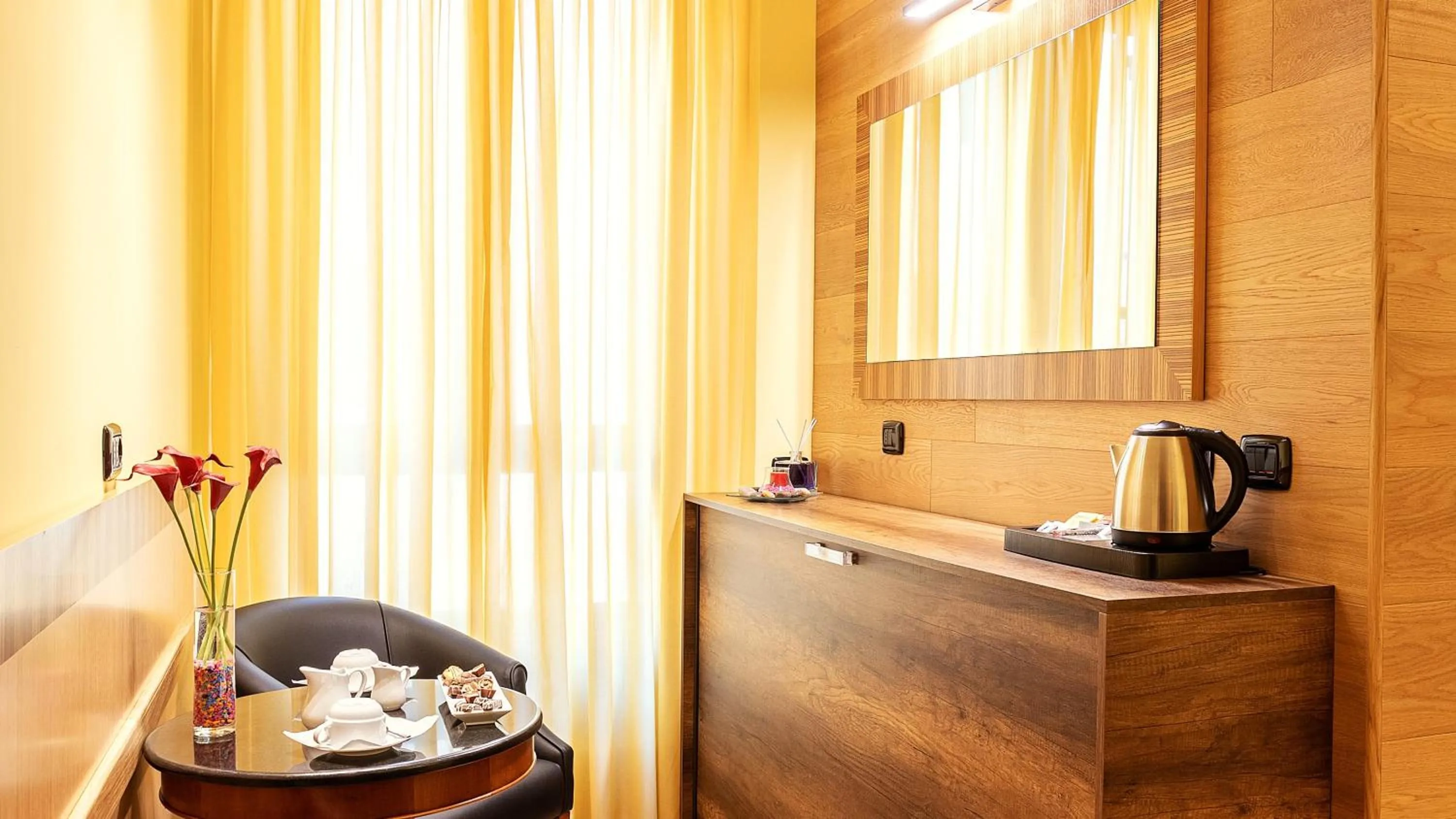 Coffee/tea facilities in Hotel Manfredi Suite In Rome