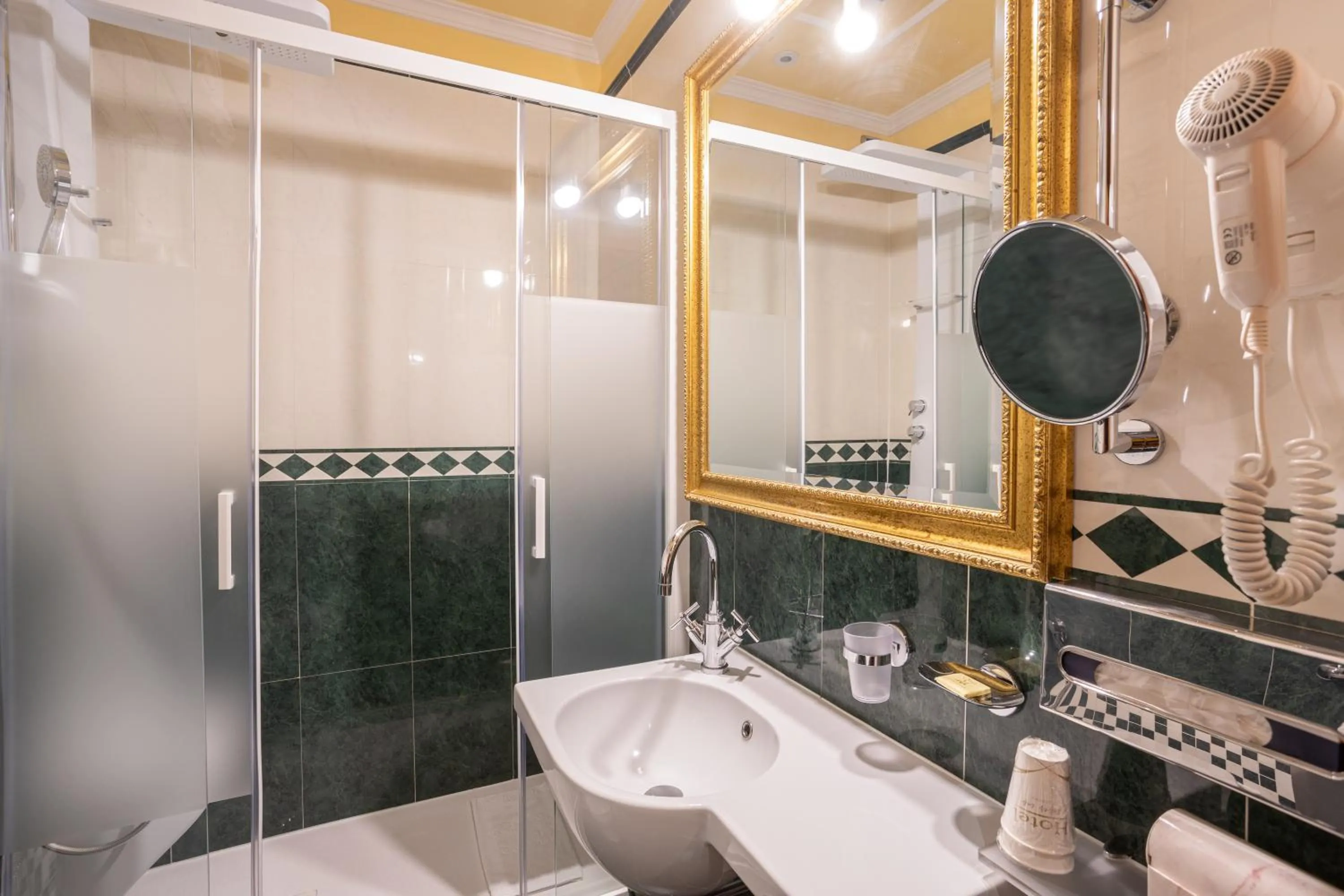 Bathroom in Hotel Manfredi Suite In Rome