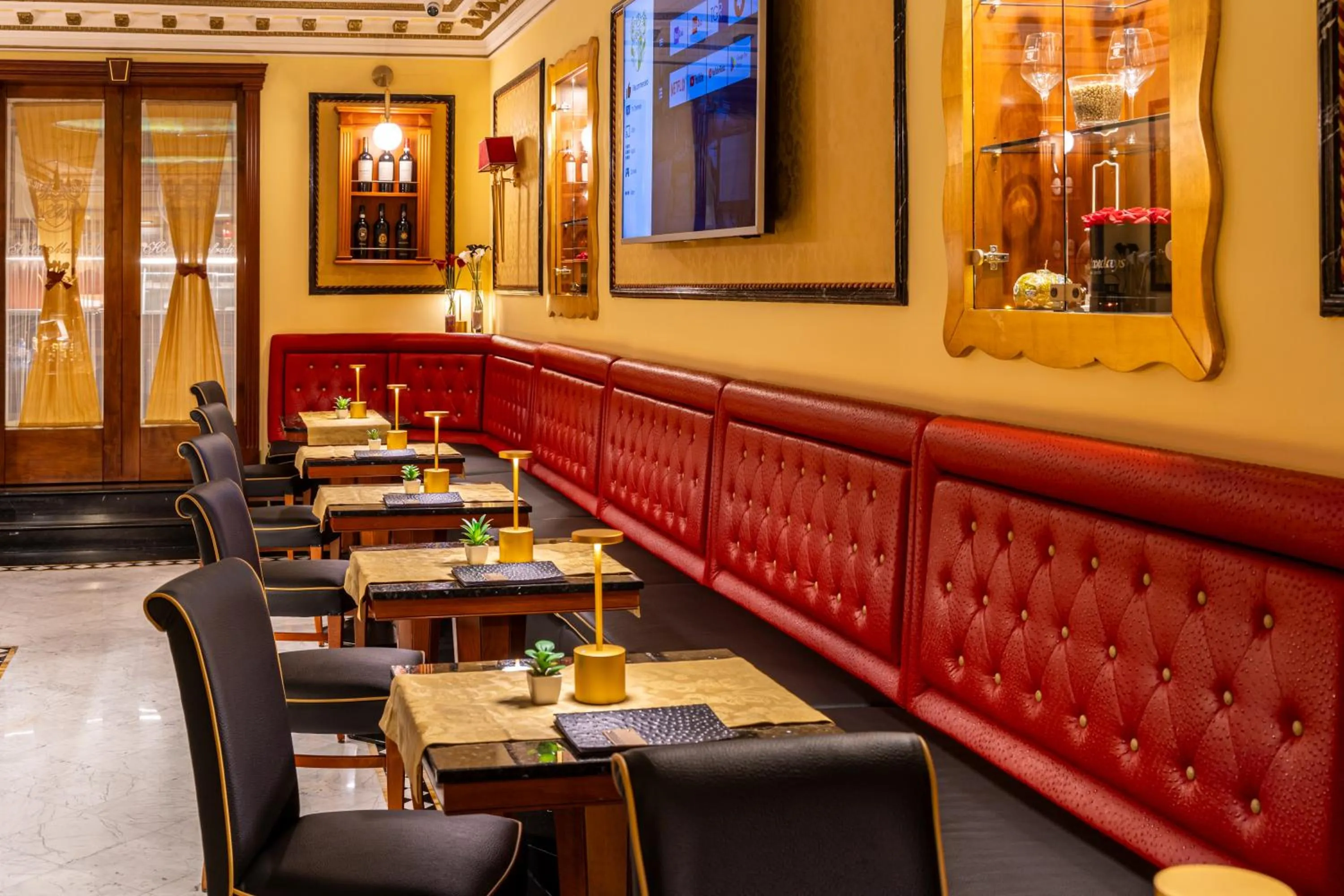 Restaurant/places to eat in Hotel Manfredi Suite In Rome