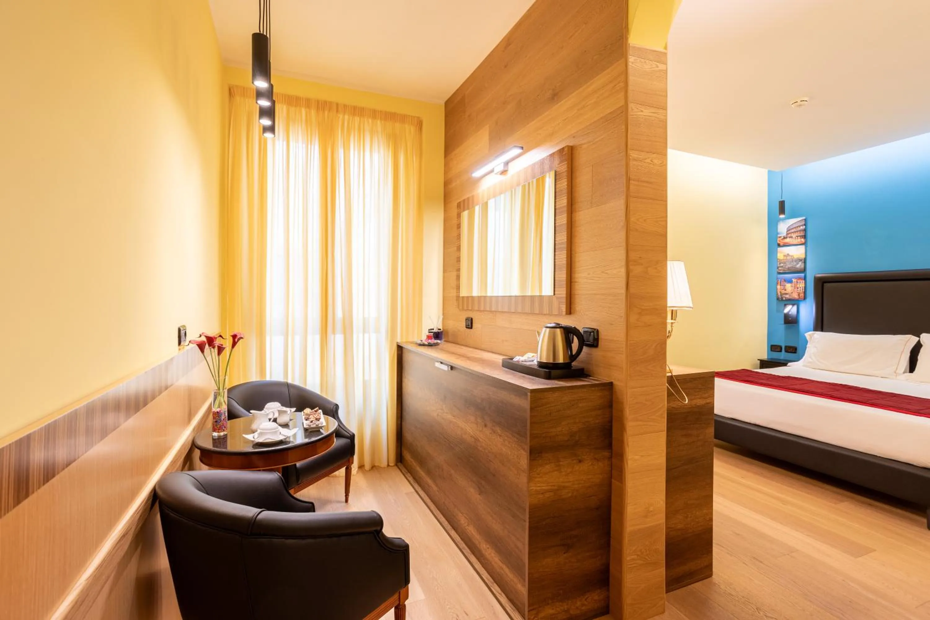 Inner courtyard view, Bed in Hotel Manfredi Suite In Rome