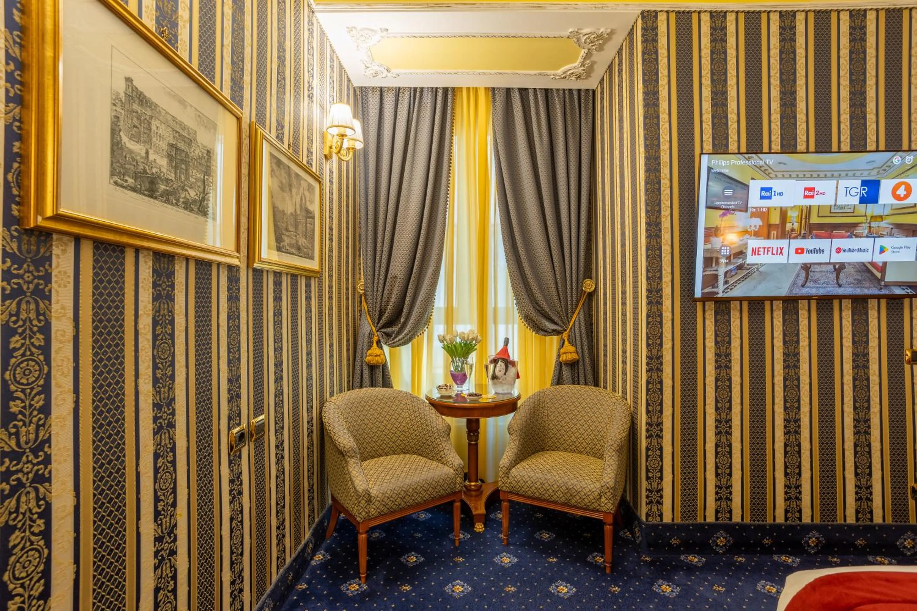 TV and multimedia in Hotel Manfredi Suite In Rome