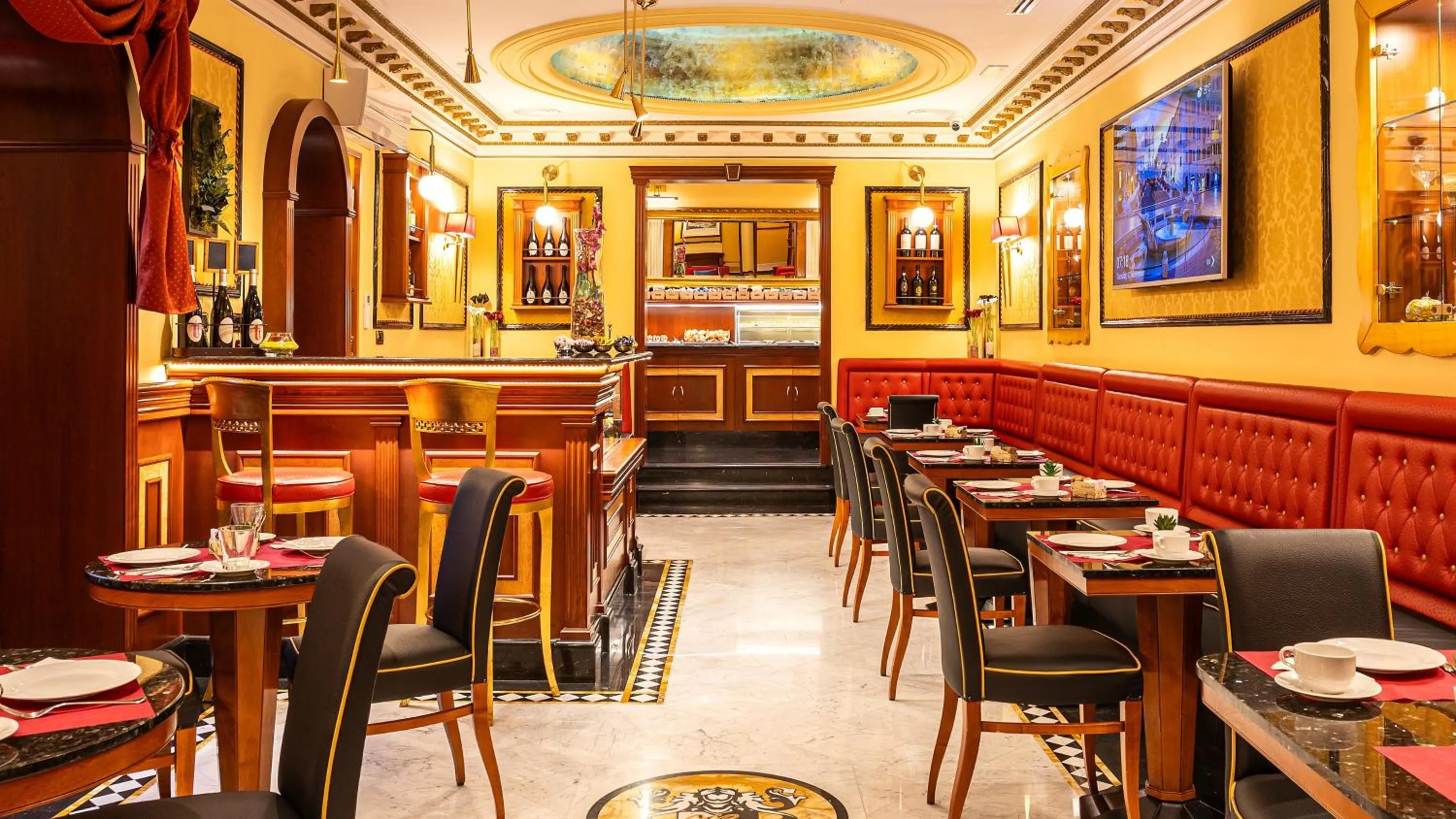 Breakfast in Hotel Manfredi Suite In Rome