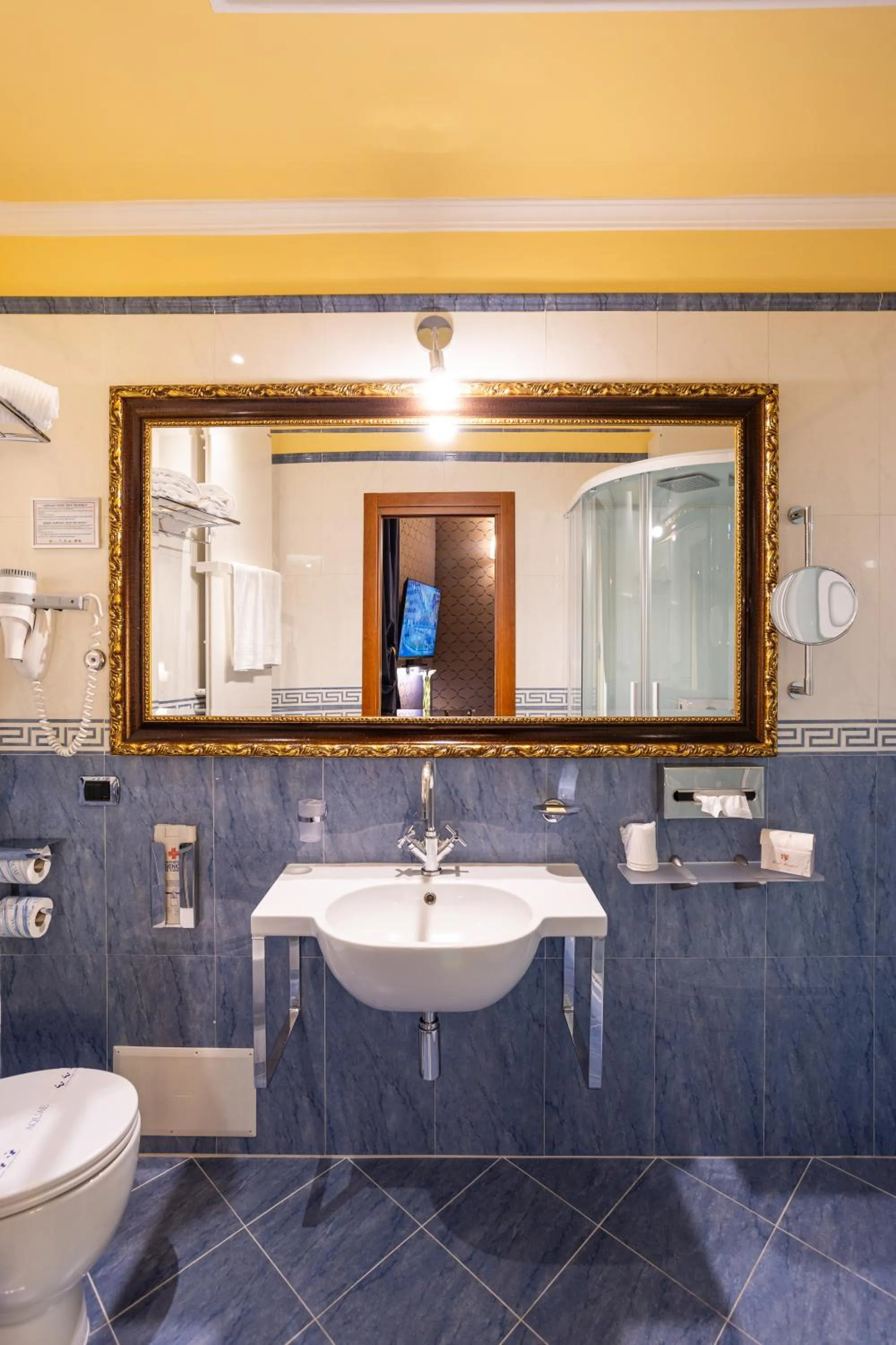 Bathroom in Hotel Manfredi Suite In Rome