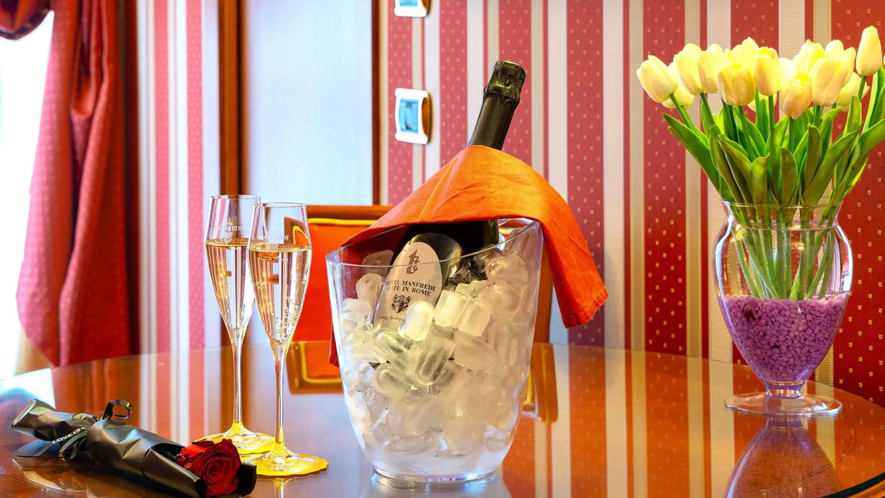 room service in Hotel Manfredi Suite In Rome