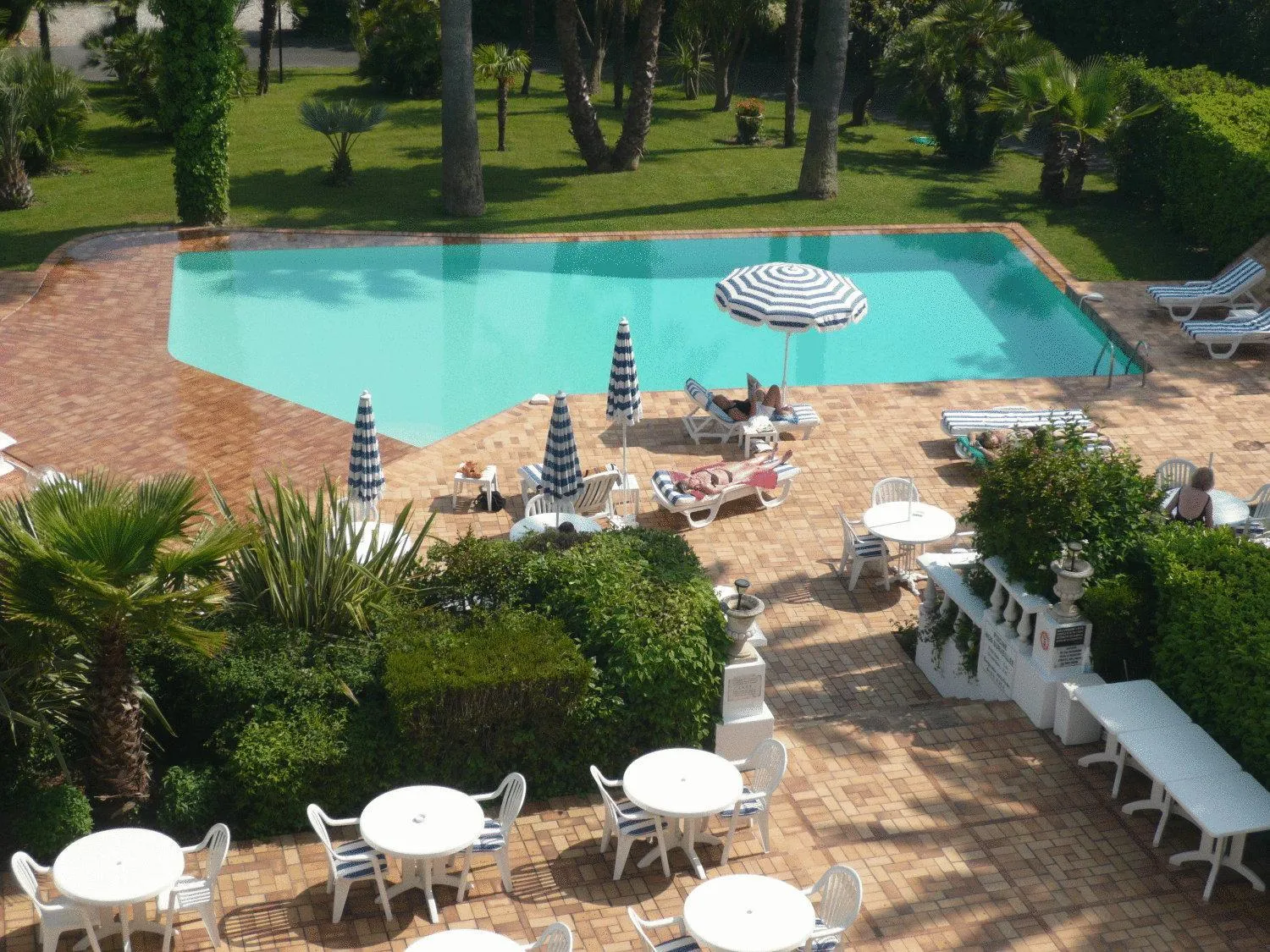 Pool view in Hotel des Mimosas