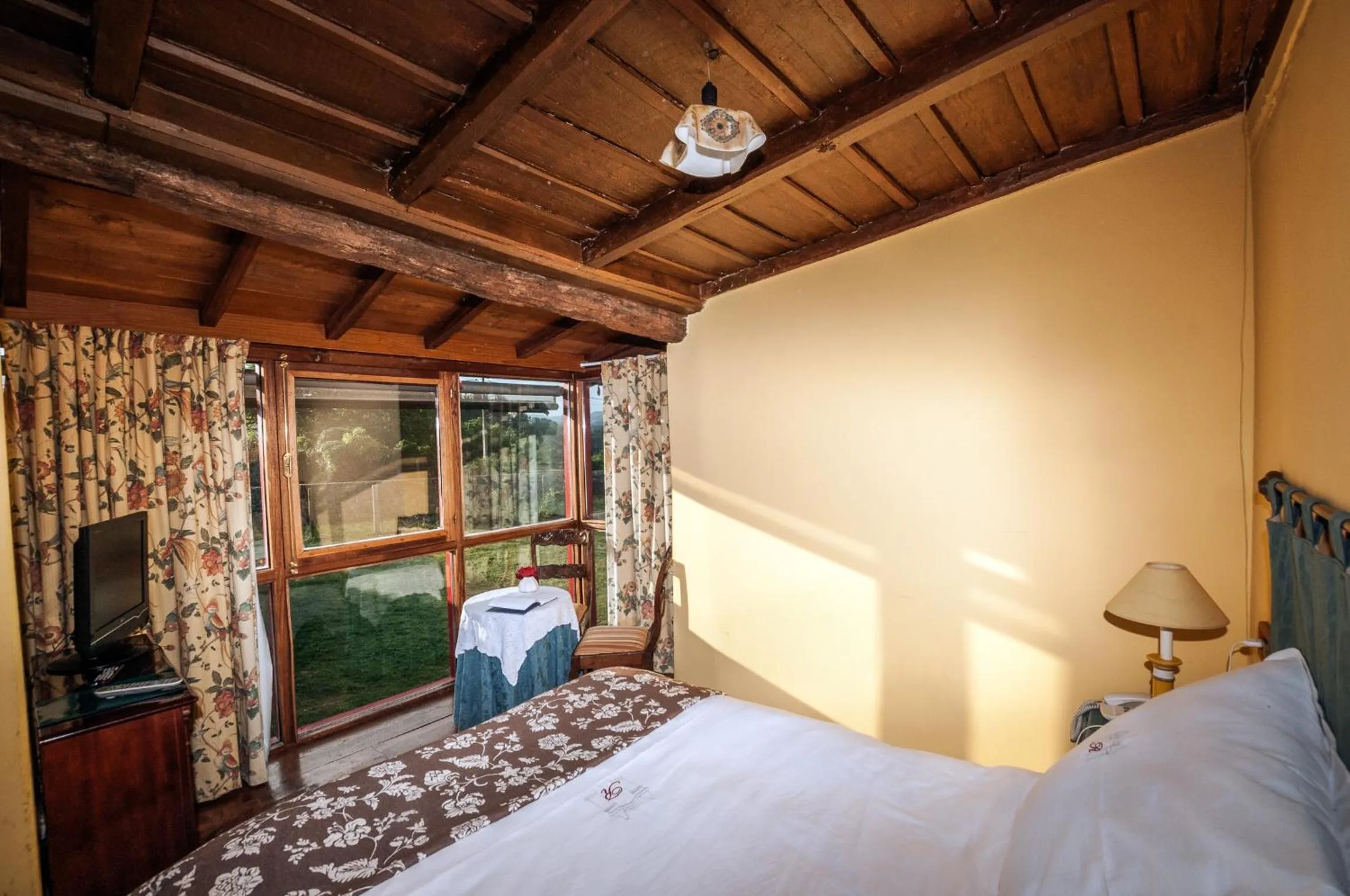 Photo of the whole room, Bed in Casa Grande de Rosende